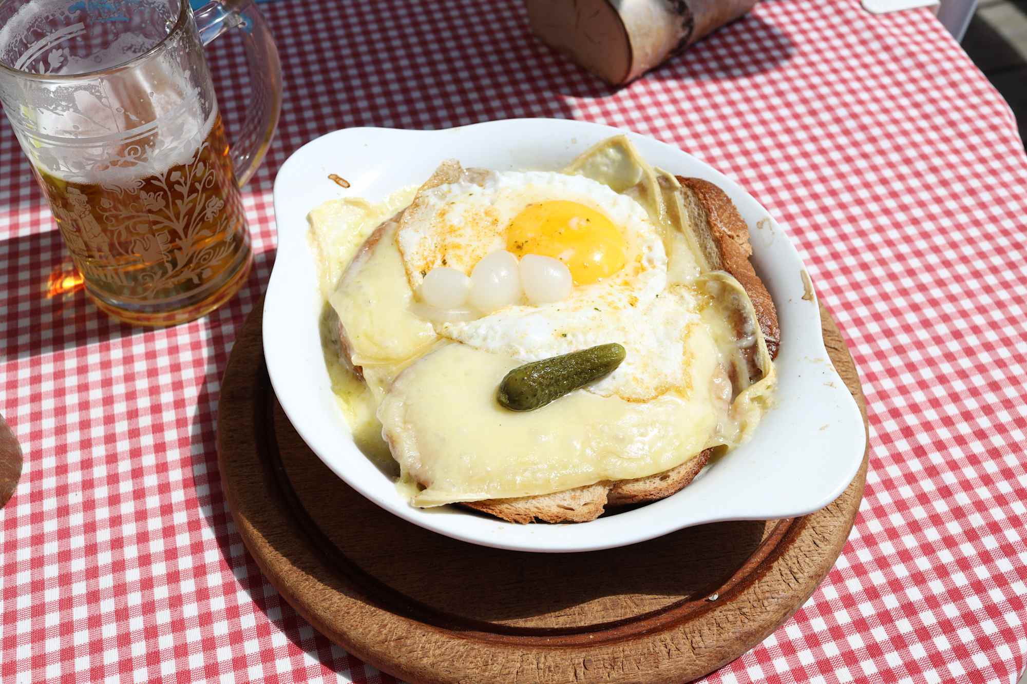 Chässchnitte mit Spiegelei auf der Europahütte