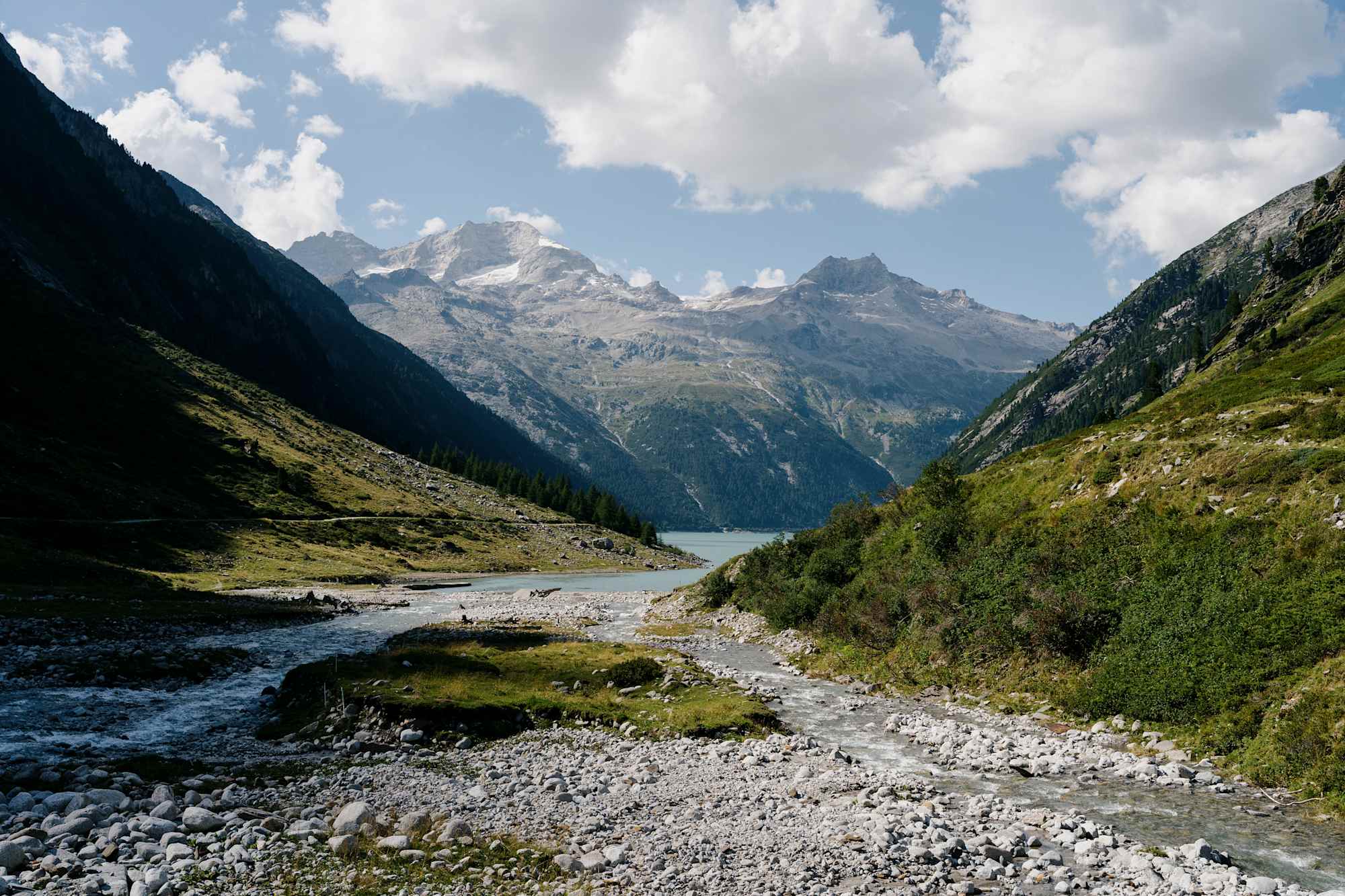 Am Schlegeisstausee mit Blick auf die Olpererhütte