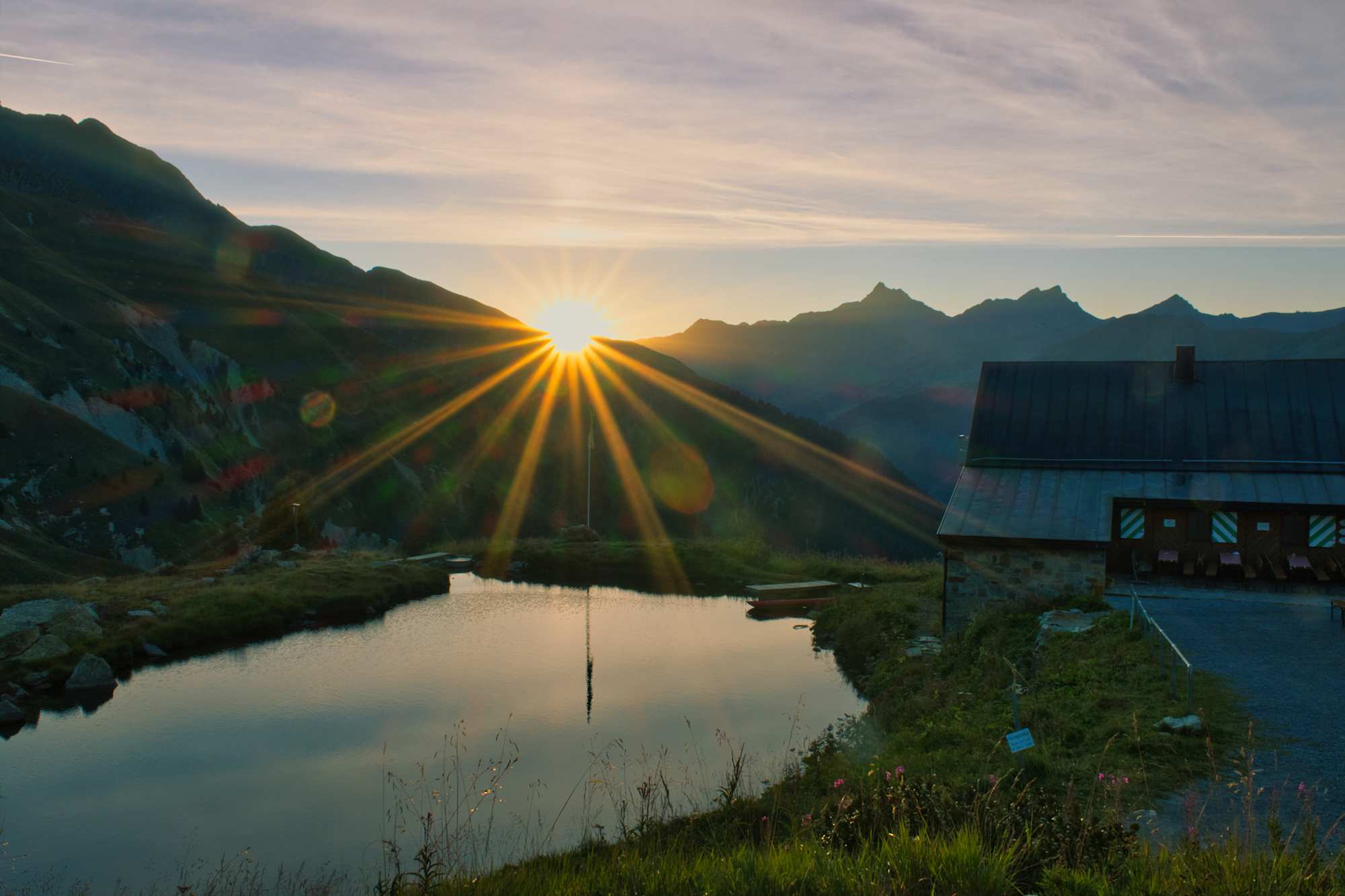 Sonnenaufgang an der Friedrichshafener Hütte