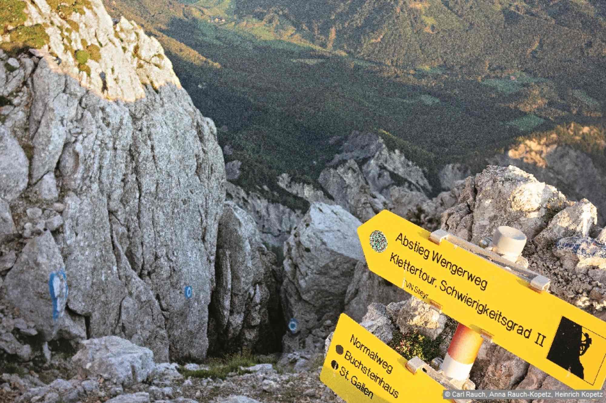 Der Ausstieg des Wengerwegs führt durch ein schmales Felsentor.