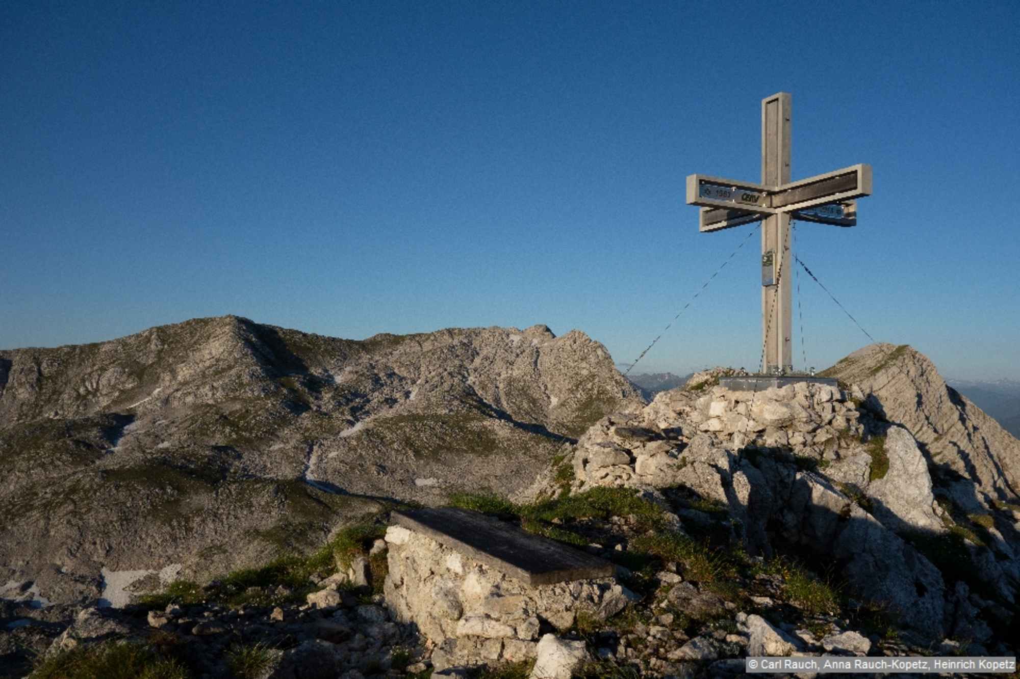 Blick von der St. Gallener Spitze über das Karstplateau des Buchsteinmassivs.