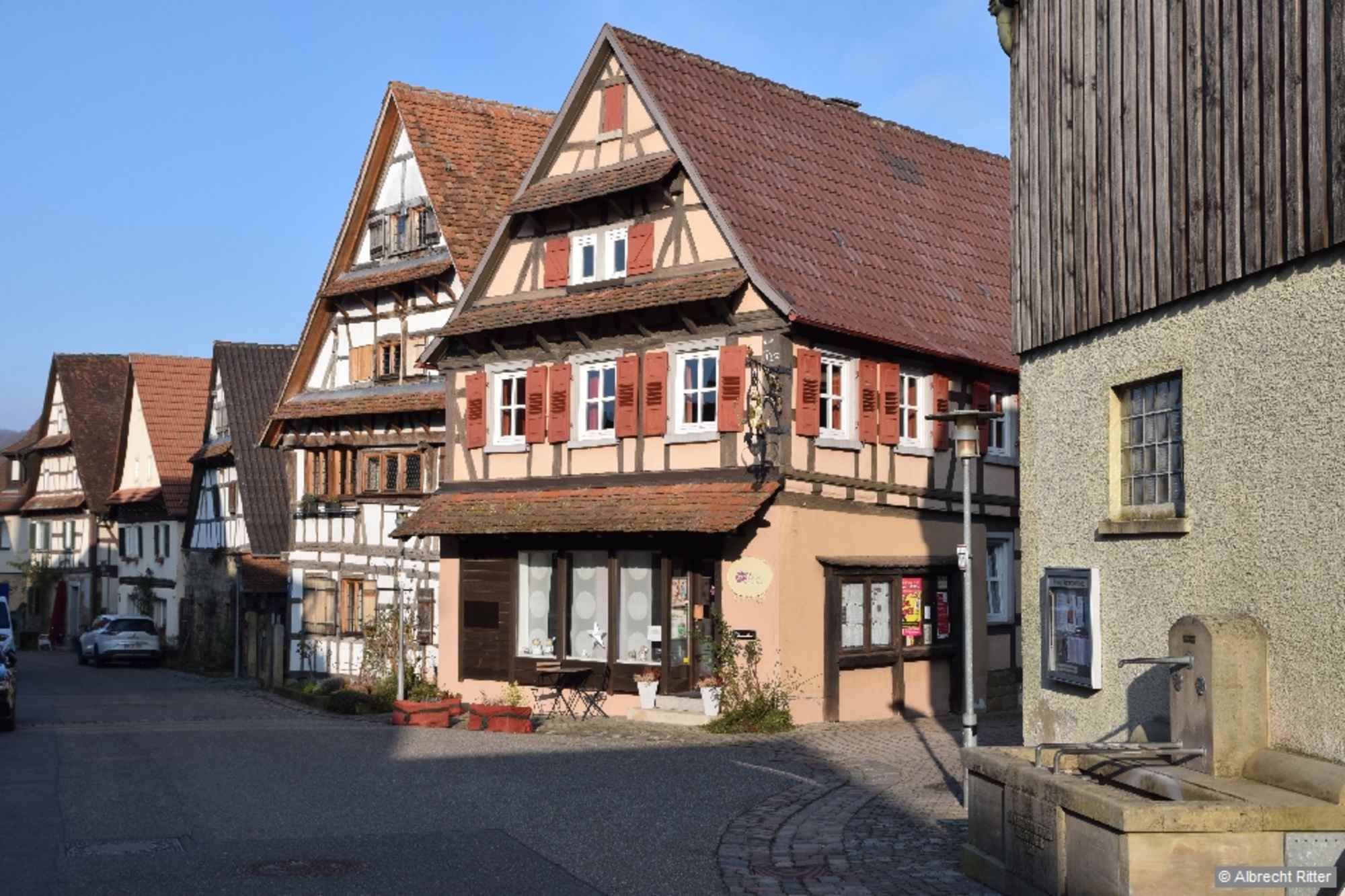 Herrliche Fachwerkhäuser zieren den Ortskern von Diefenbach.