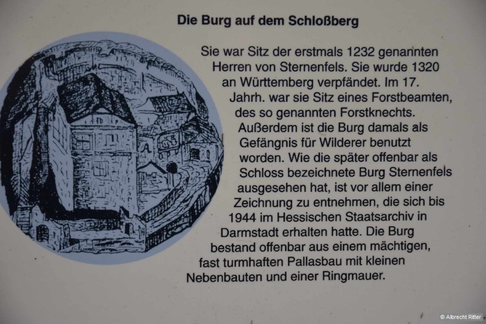 uf dem Schlossberg erwarten uns ein Kiosk, ein begehbarer Schlossturm und eine kleine Ausstellung zur Geschichte und Geologie der Region.