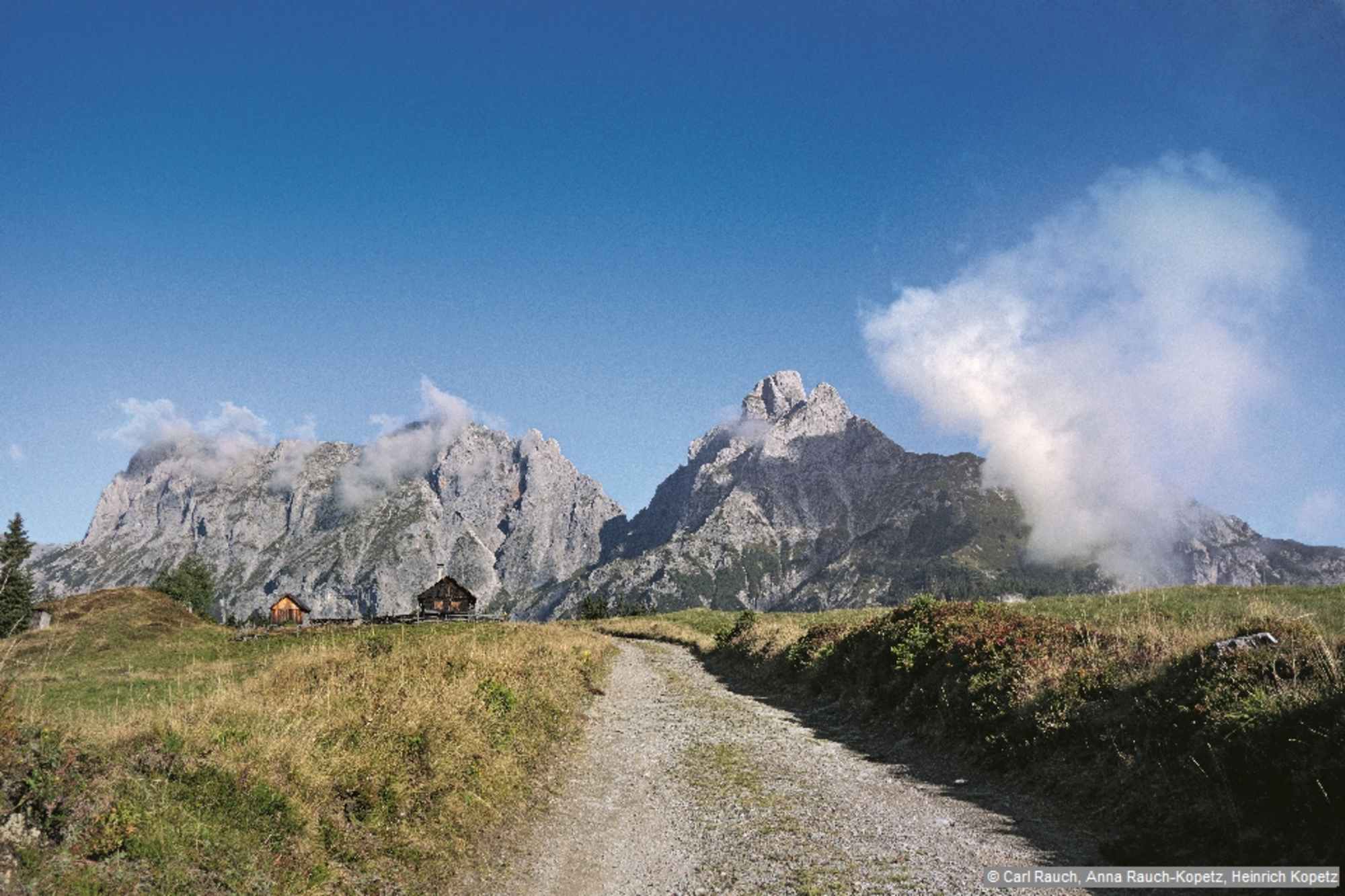 Blick zurück auf Admonter Reichenstein, Sparafeld und Kalbling (von rechts) kurz nach der Mödlinger Hütte.