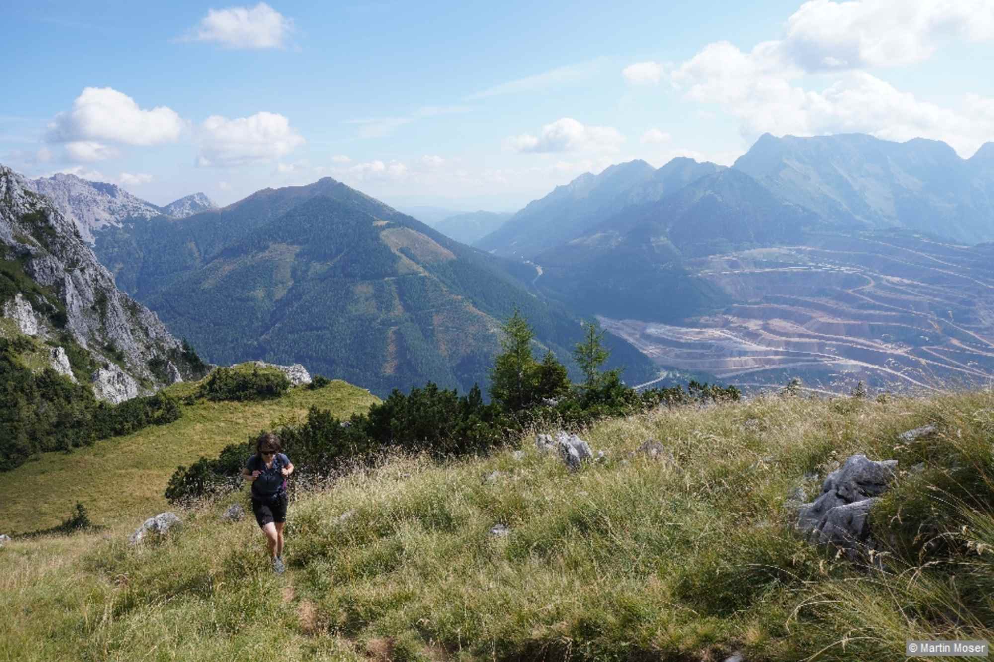 Über den Südwandsteig überwinden wir die Geländekante und gelangen auf eine Hochfläche.