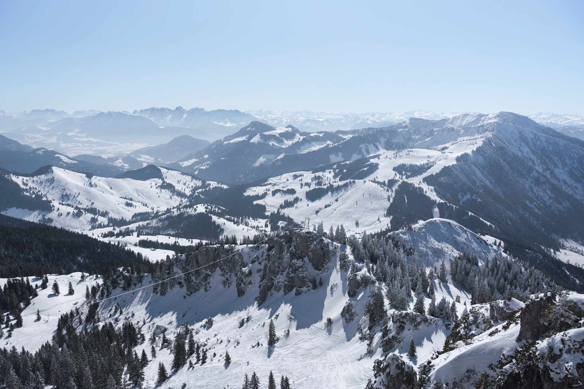 Blick von der Lacherspitze zum Sudelfeld
