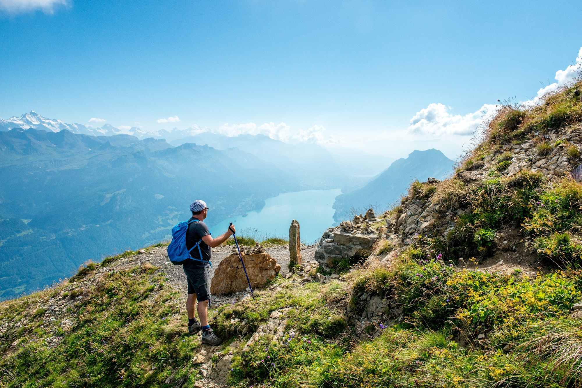 Der Blick auf den Brienzersee ist allgegenwärtig.