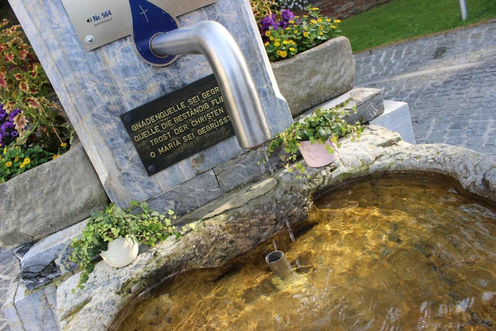 Brunnen vor der Wallfahrtskapelle Heilbrunn