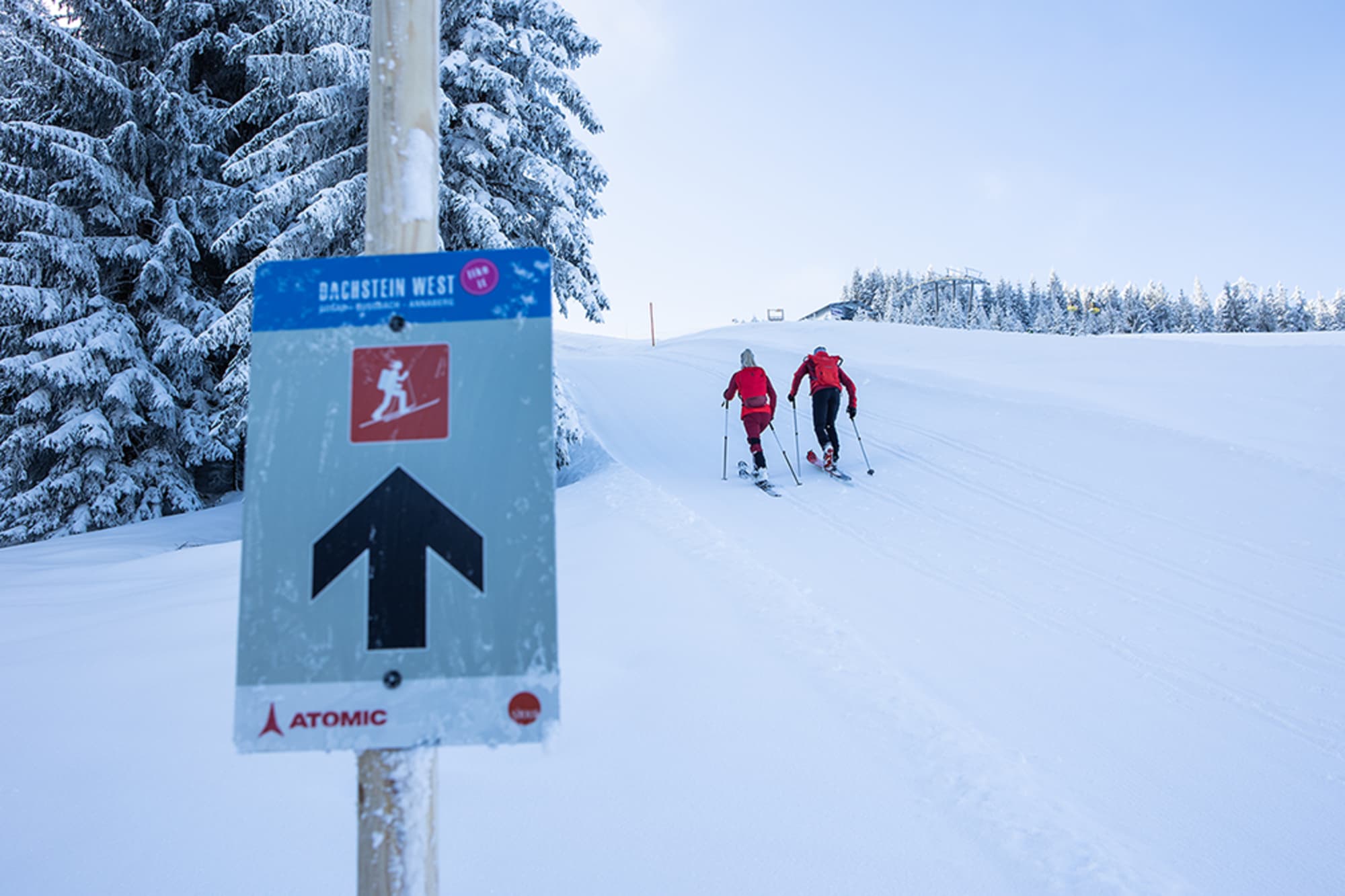 Beschilderte Pistenskitour in der Region Dachstein West