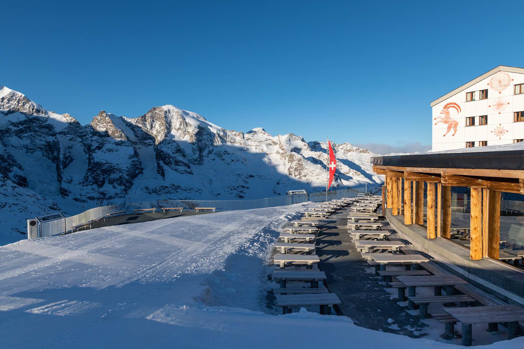 Das Berghaus Diavolezza liegt mitten in der Bernina-Gruppe.