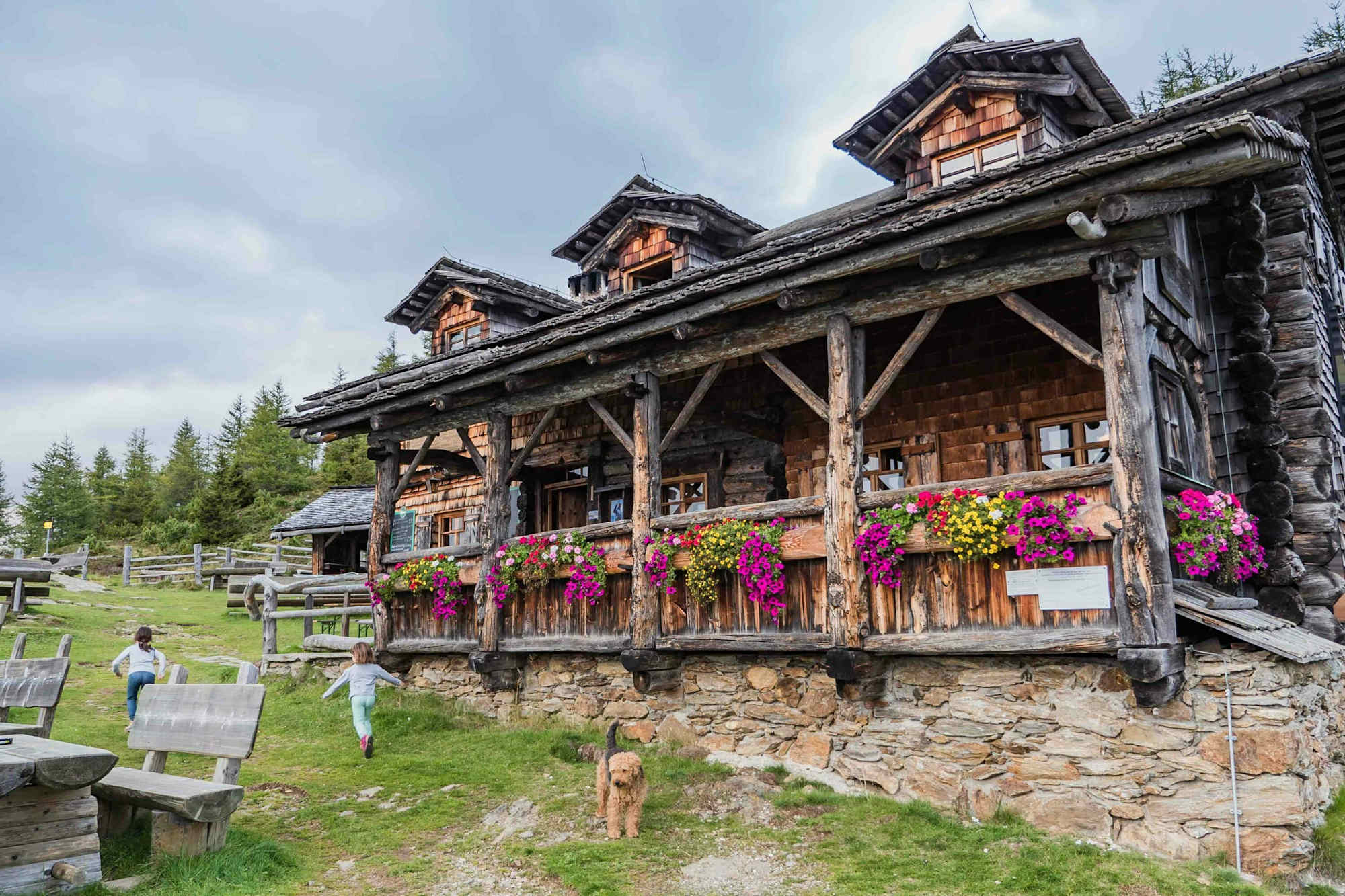 Das Anna-Schutzhaus unterhalb des Ederplan-Gipfels