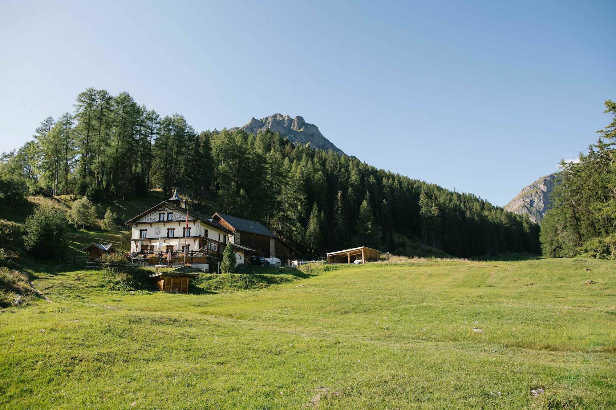 Das romantische Berghaus Hof Zuort ist der Ausgangspunkt der Tour.