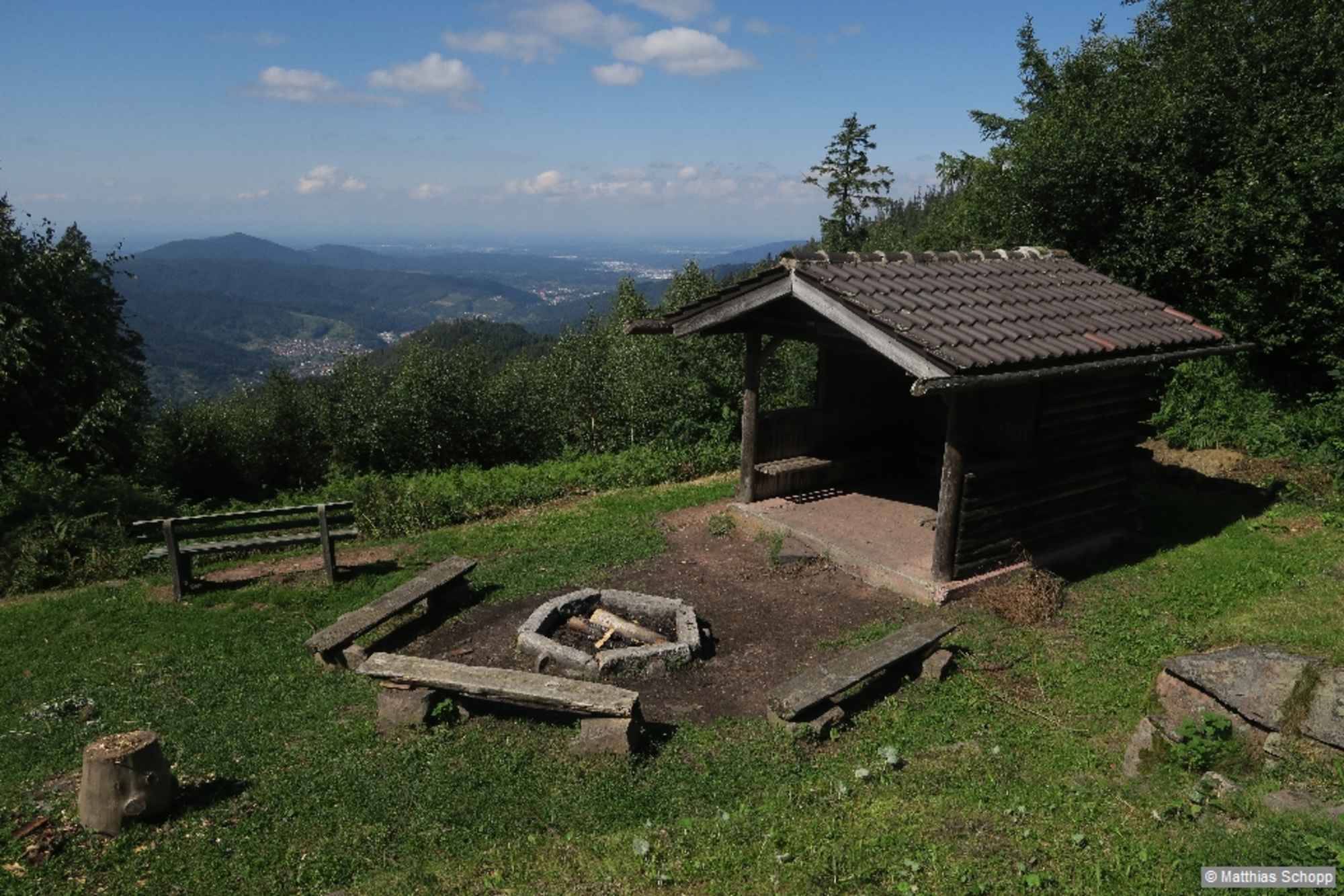 Bei der Draberghütte, einem Wetterschutz, ist das weitläufige Hochplateau erreicht.