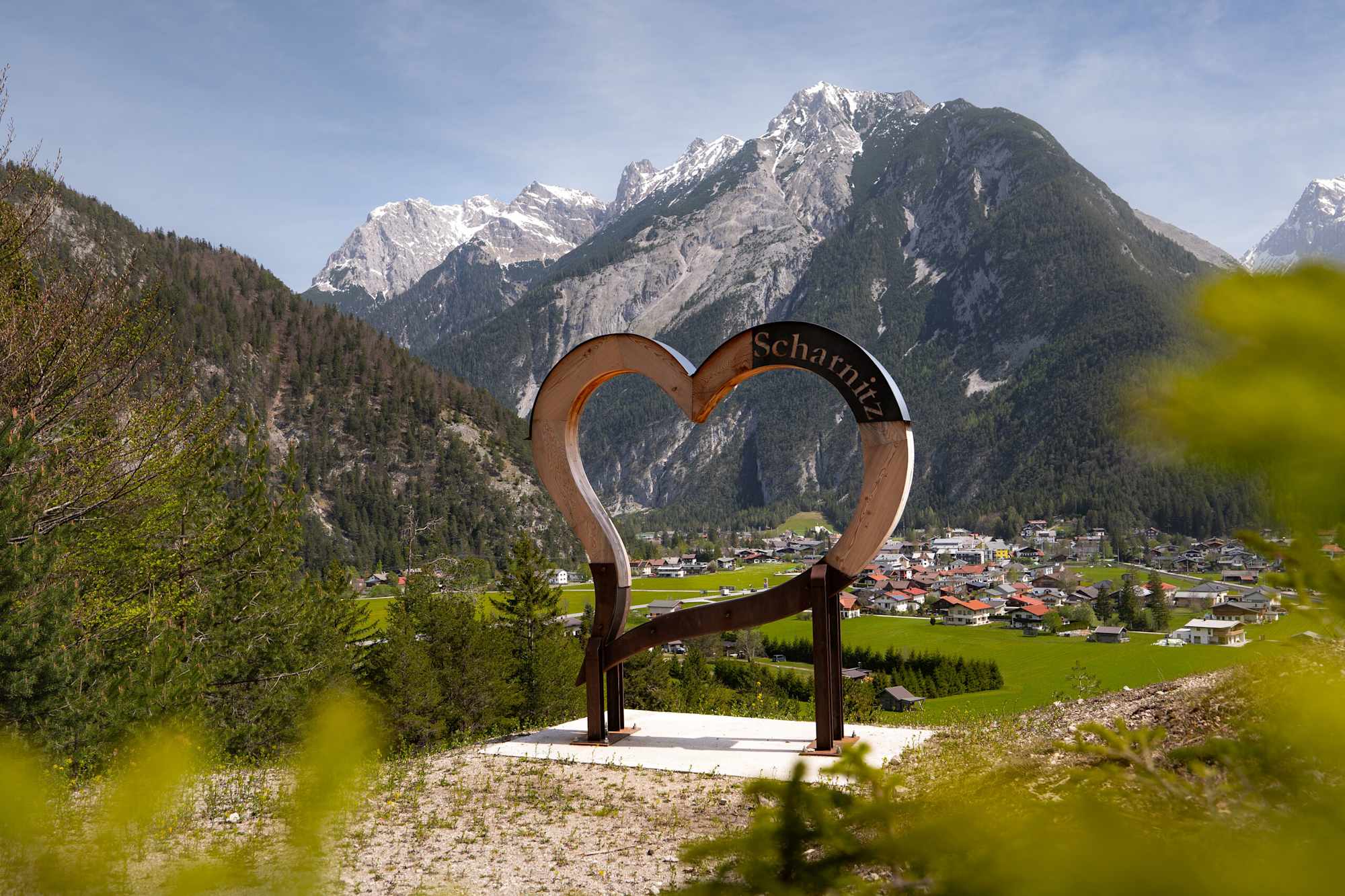Hölzernes Herz am Mühlberg in Scharnitz