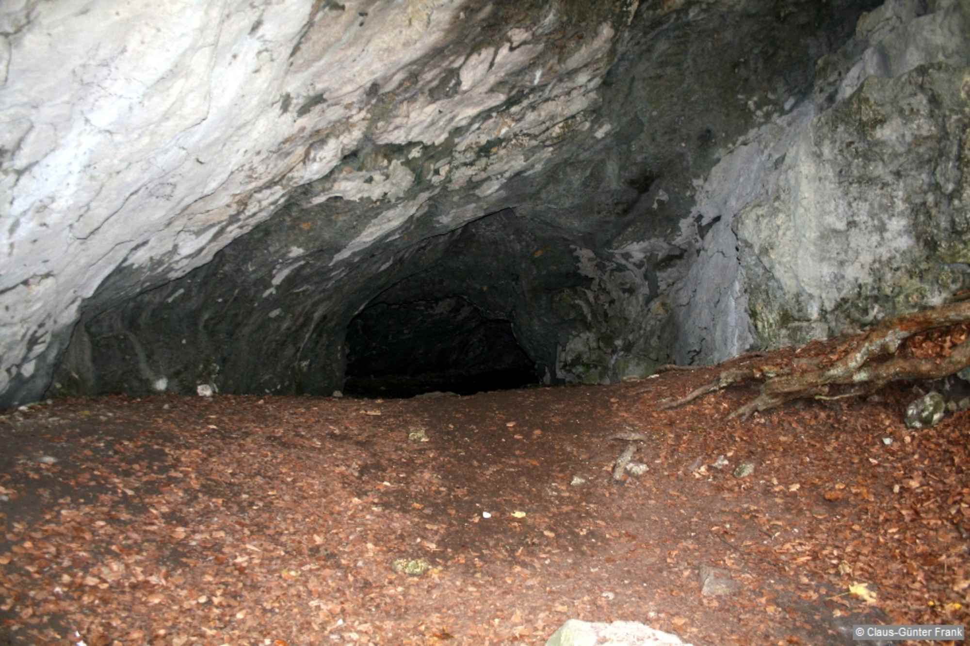 Ein 5-minütiger Abstecher zur Bärenhöhle bietet sich an.