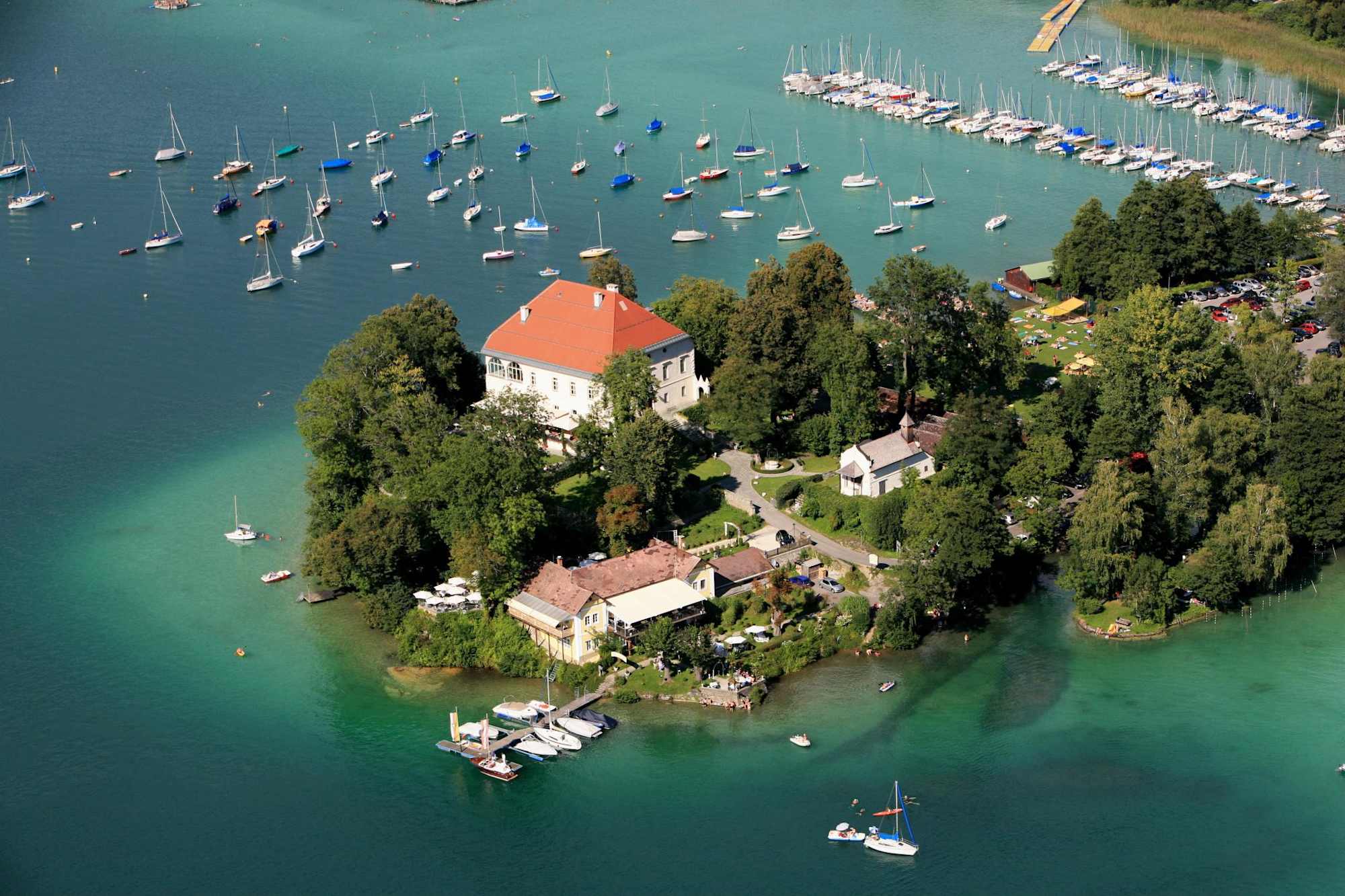 Halbinsel und Schloss Maria-Loretto