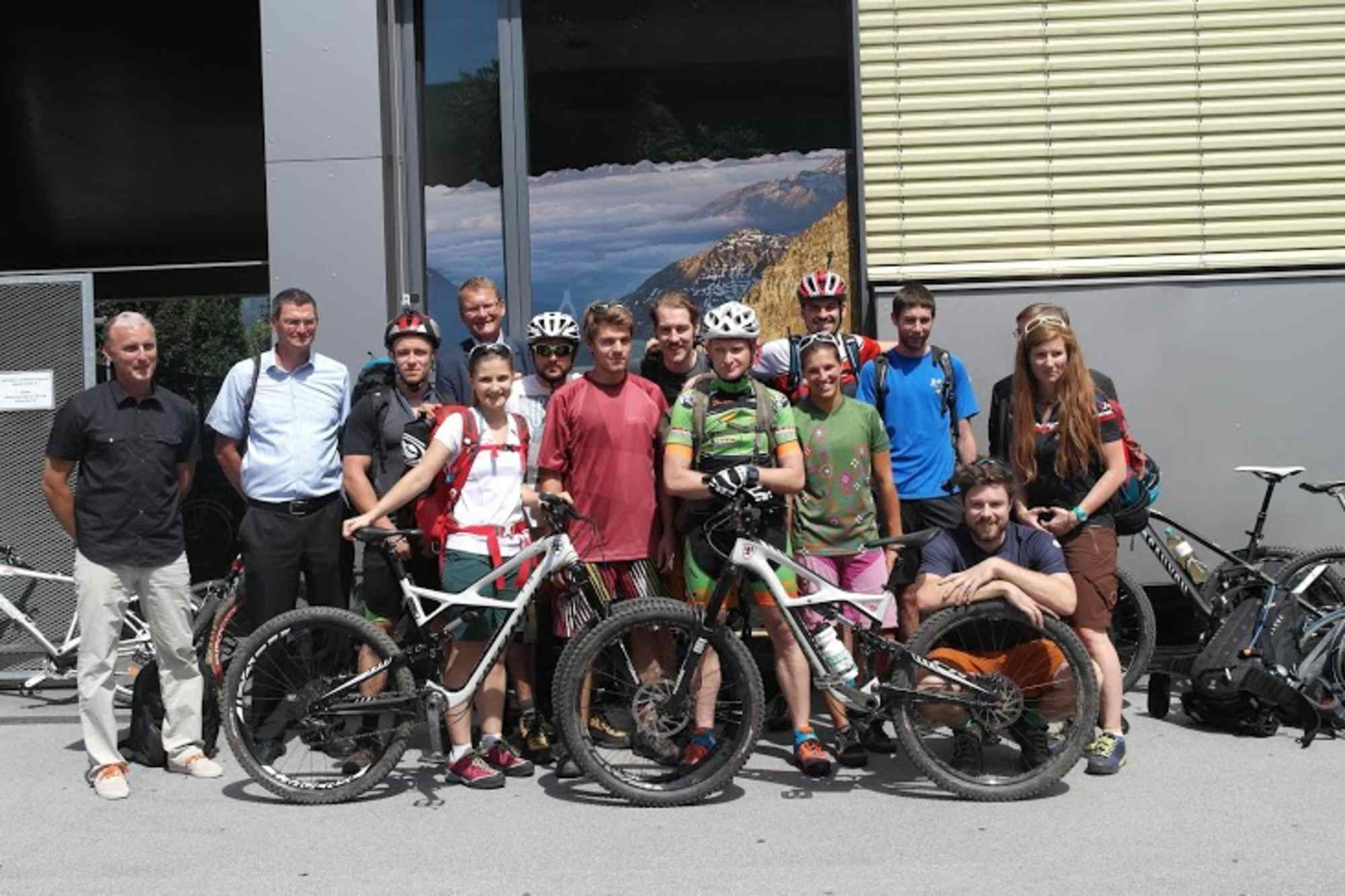 Die Team-Mitglieder der Mission Zero Emission mit AV-Präsident Dr. Andreas Ermacora