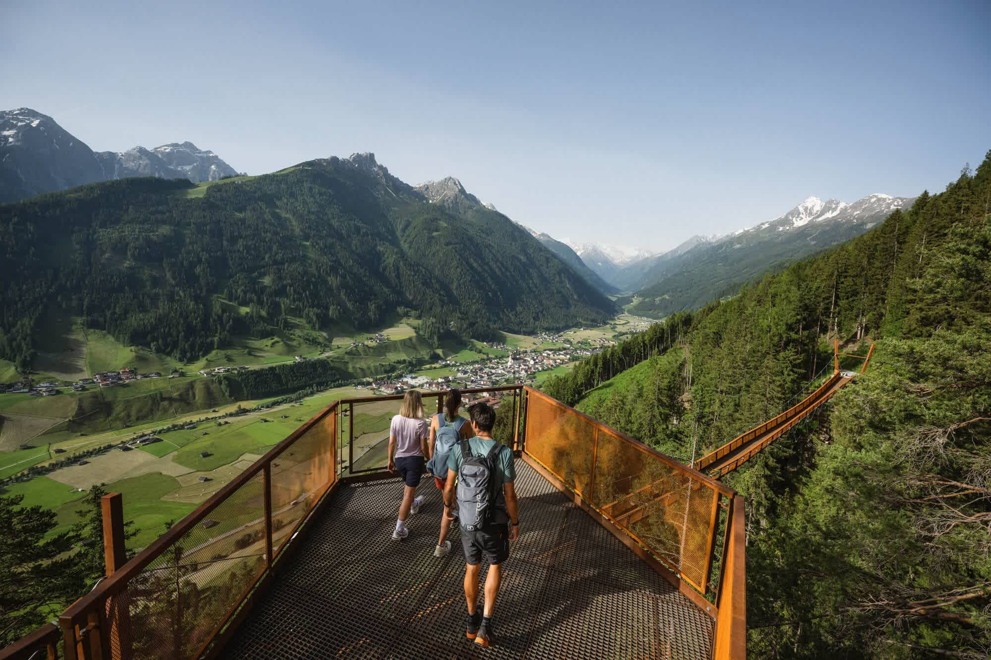 Naturschauplatz Neustiftblick mit Hängebrücke