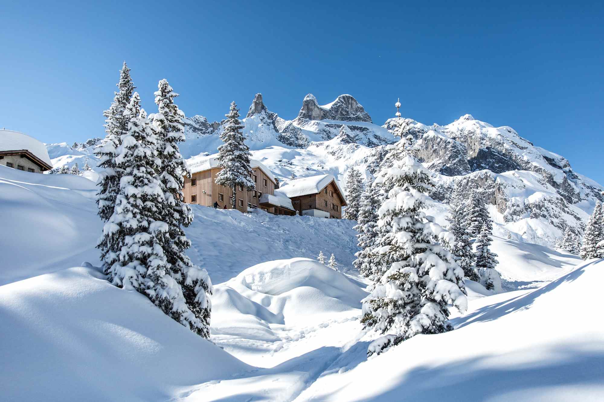 Lindauer Hütte mit den Drei Türmen