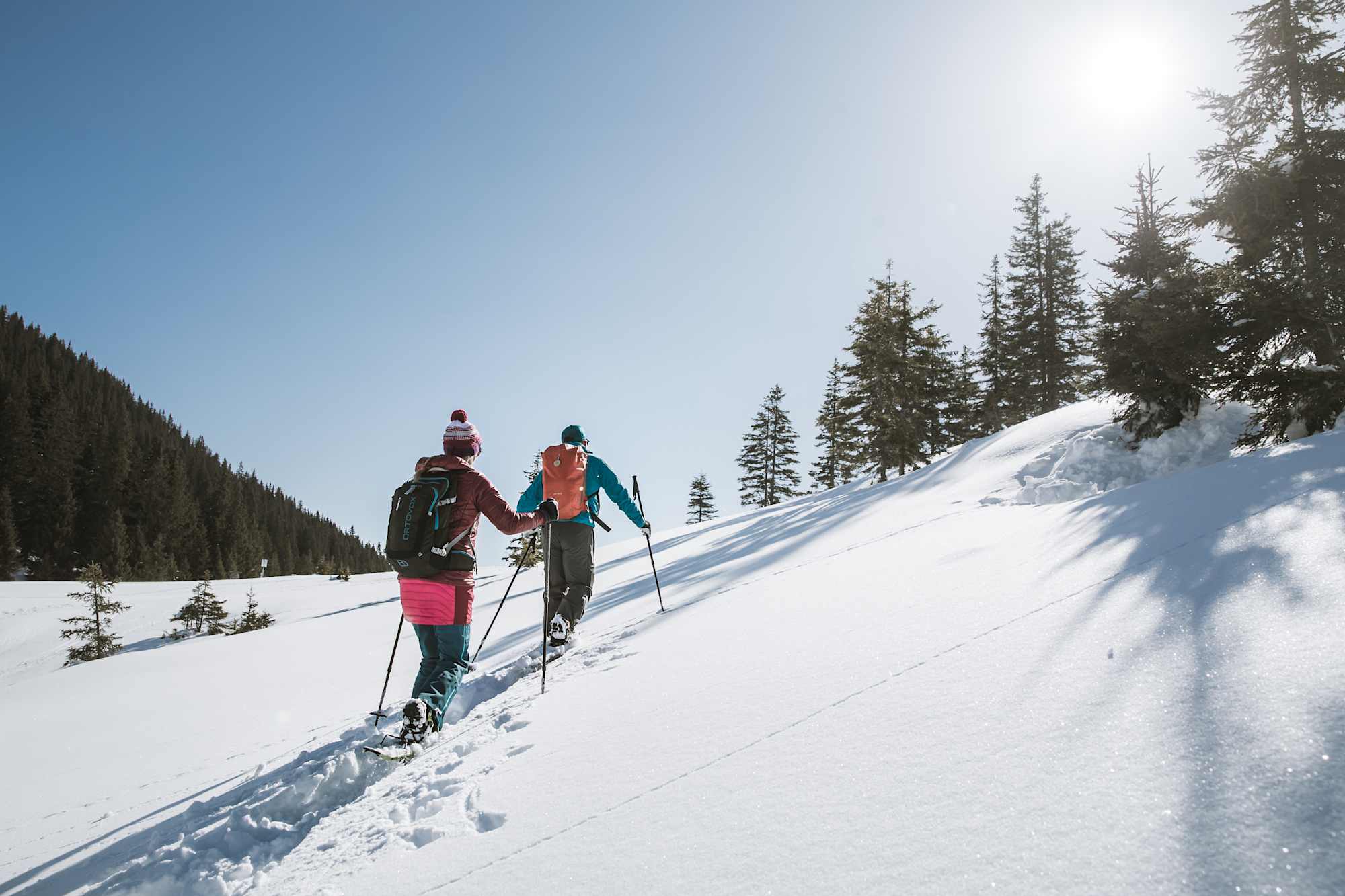 Einsame Landschaften genießt man auf der Schneeschuhwanderung in der Silberregion Karwendel.