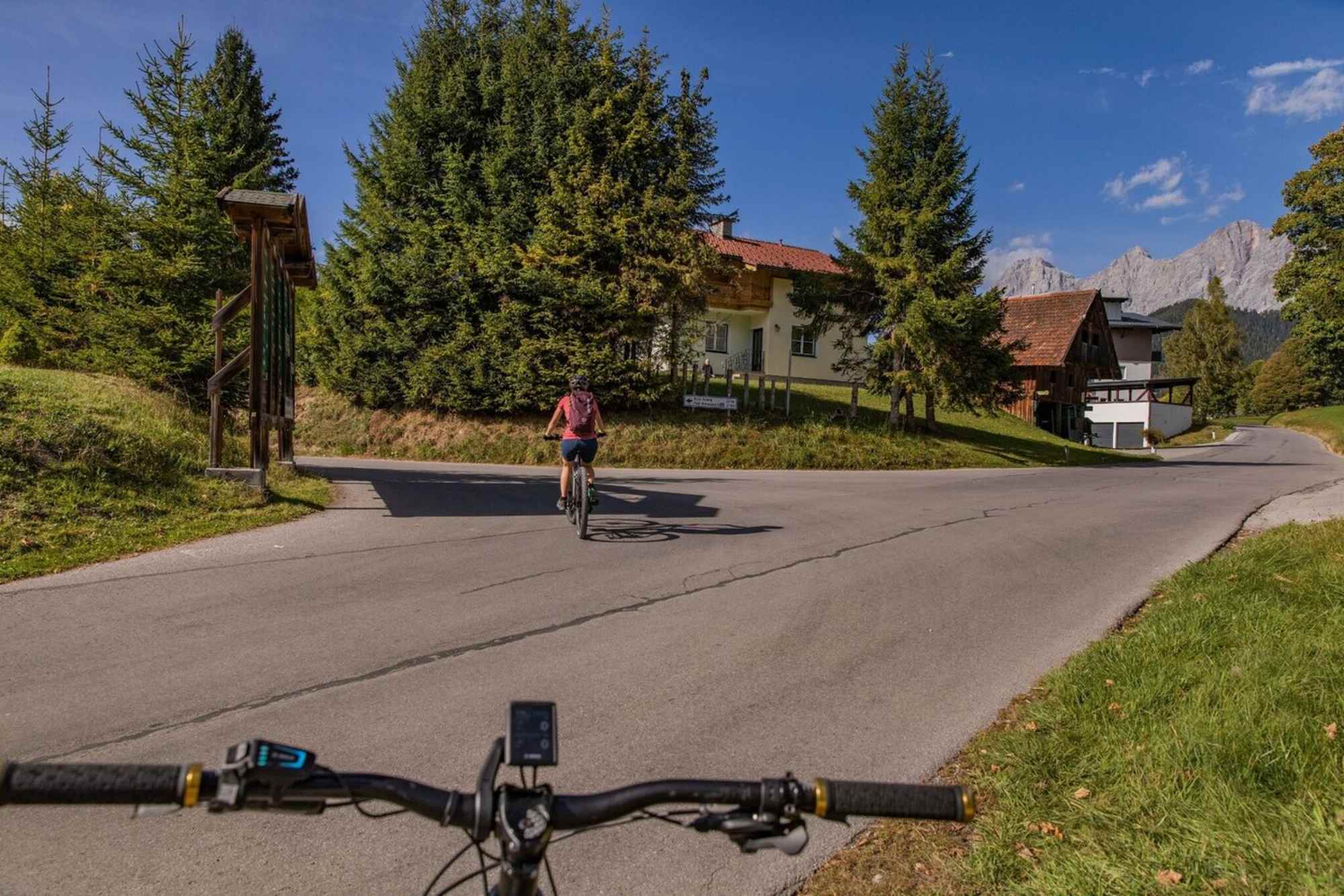 Aspahltpassagen durch die Dörfer