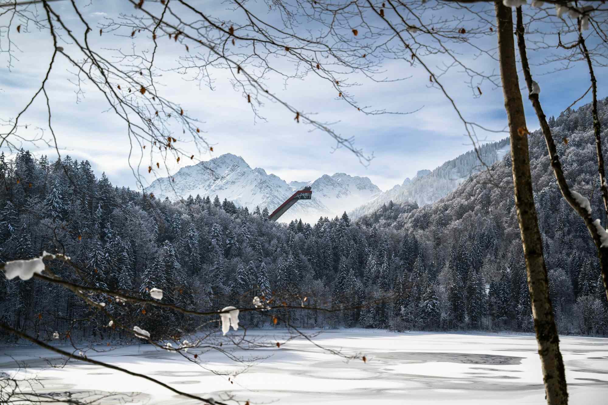 Freibergsee - Blick zur Skiflugschanze
