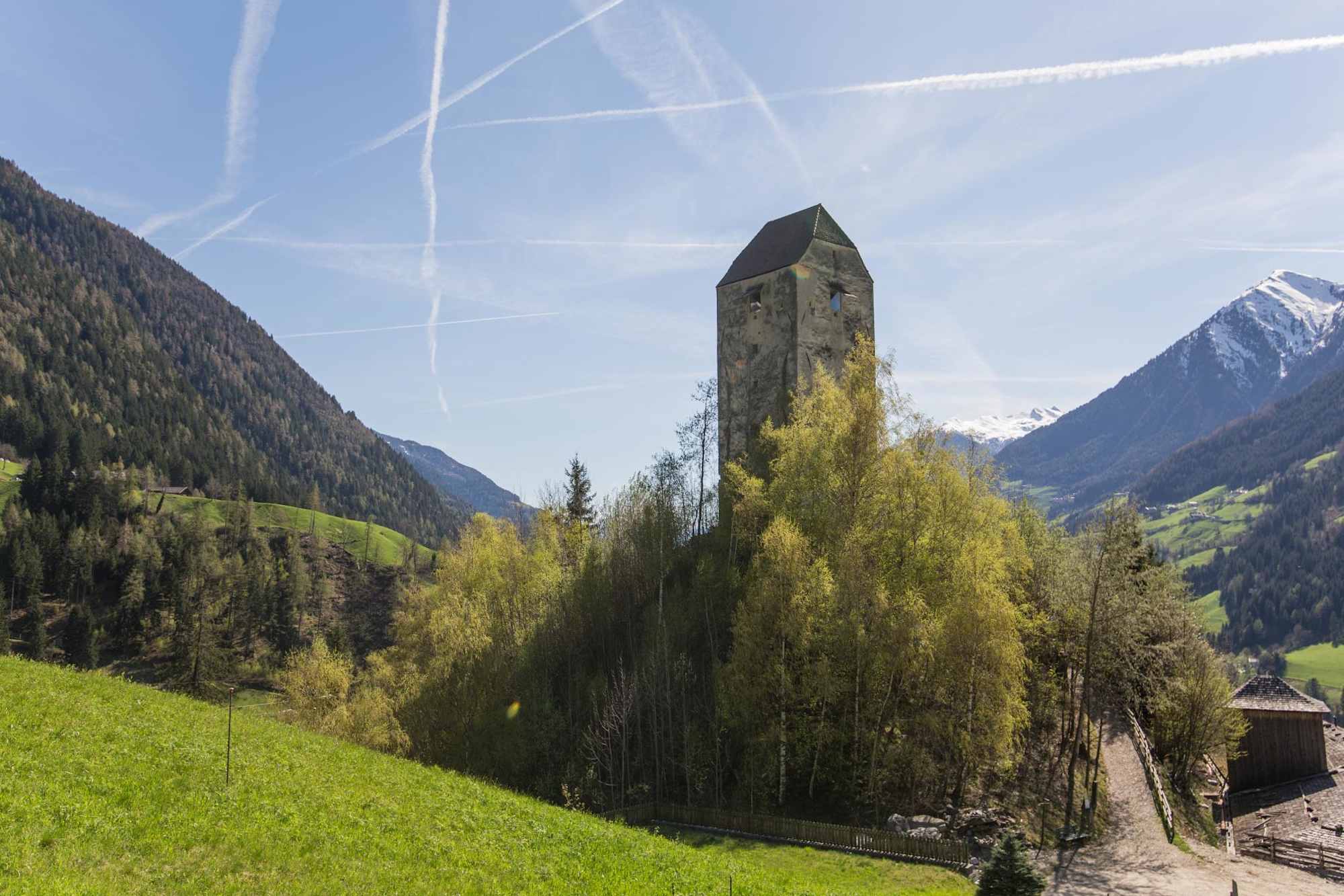 Jaufenburg in St. Leonhard