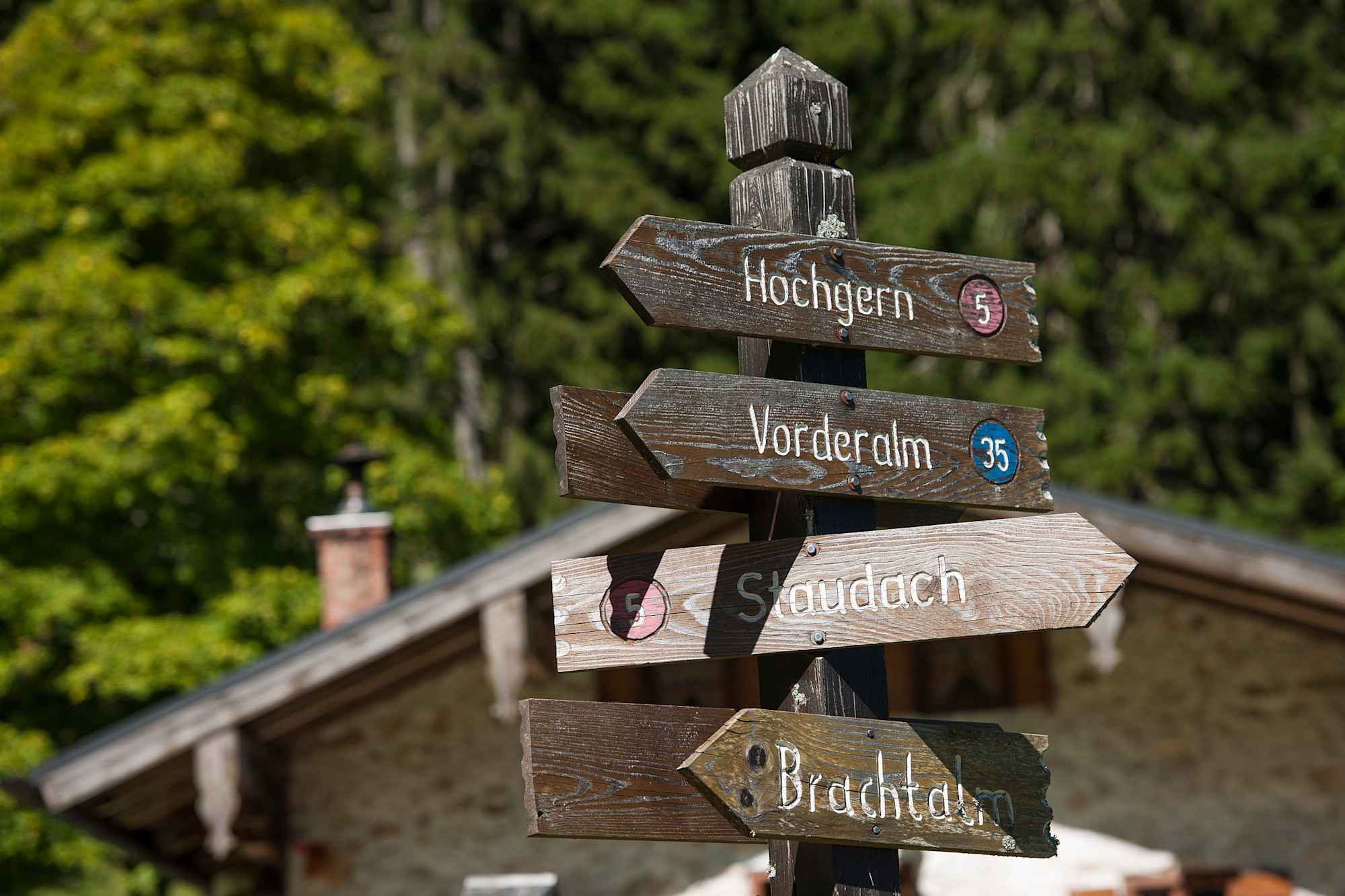 Wegweiser zur Brachtalm