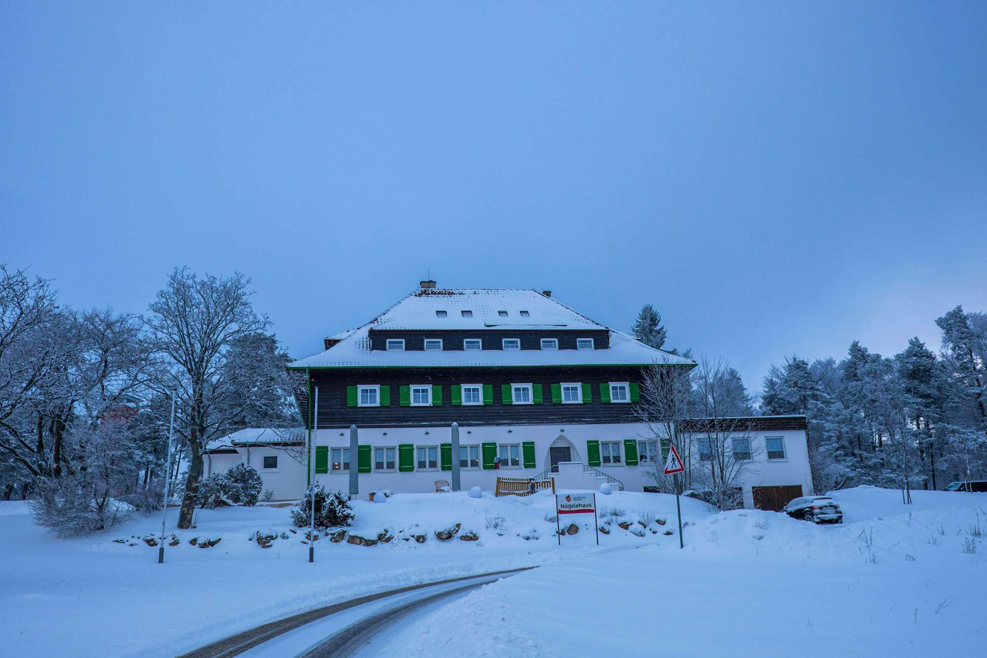 Das Nägelehaus ist eine willkommene Einkehr auf unserer Winterwanderung
