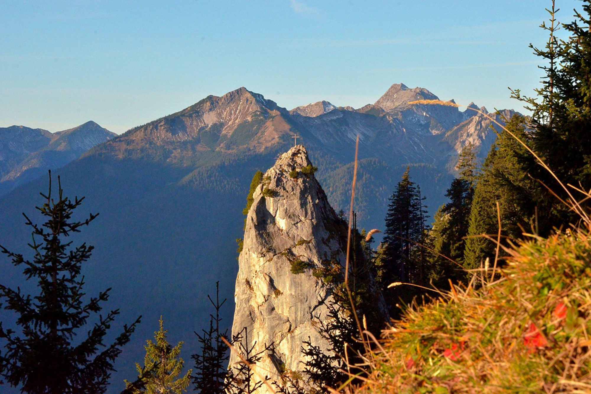 Blick auf Pürschlingnadel und Scheinberg