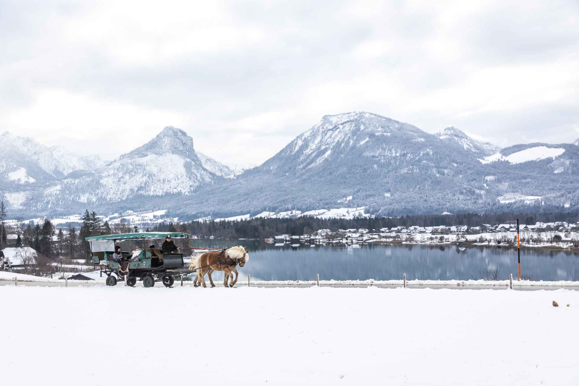 Im Winter kann man auch mit der Pferdekutsche fahren.