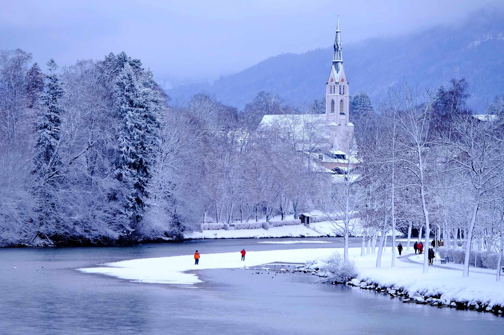 Die winterliche Isar bei Bad Tölz