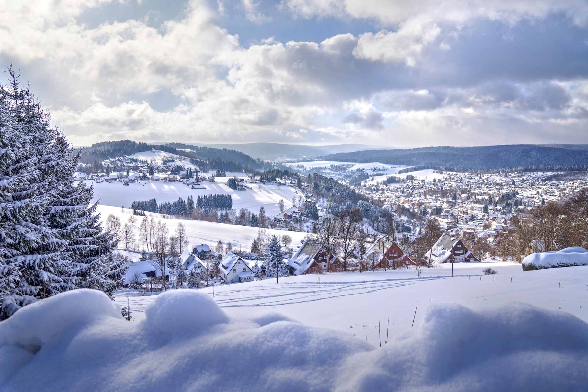 Tief verschneites Klingenthal