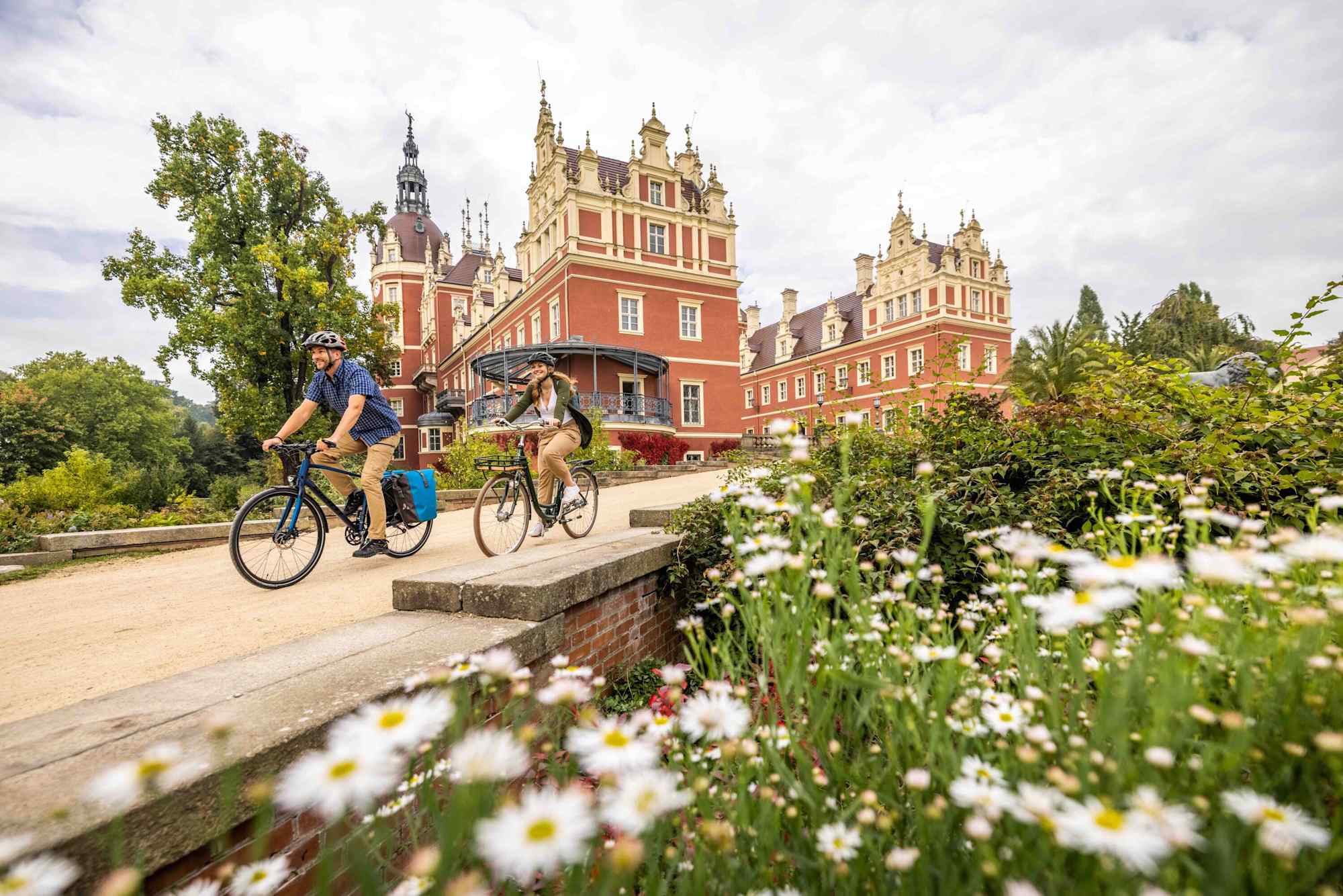 Der Oder-Neiße-Radweg führt durch Bad Muskau.