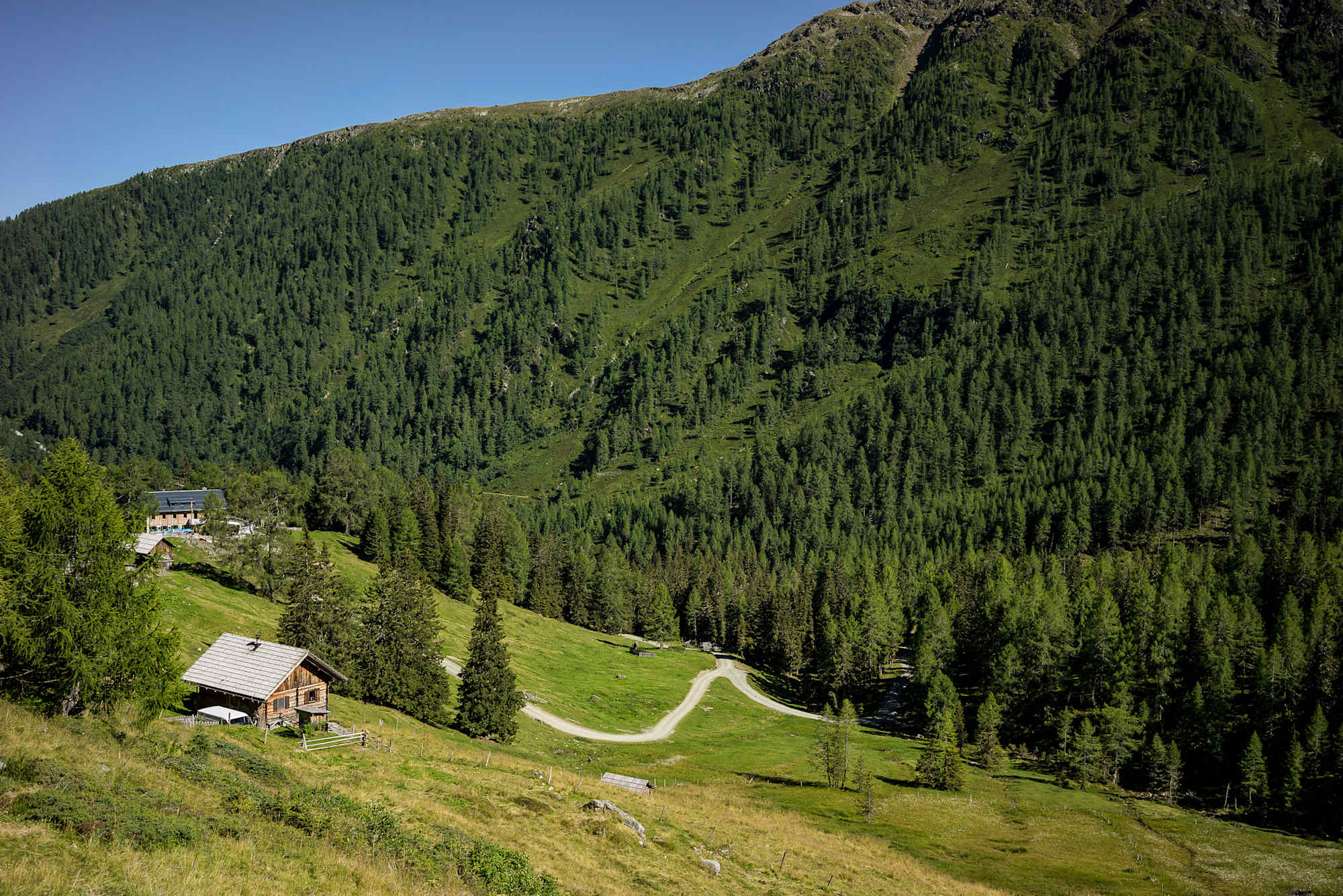 Das Fraganter Schuzthaus am Fuße des Bretterichs