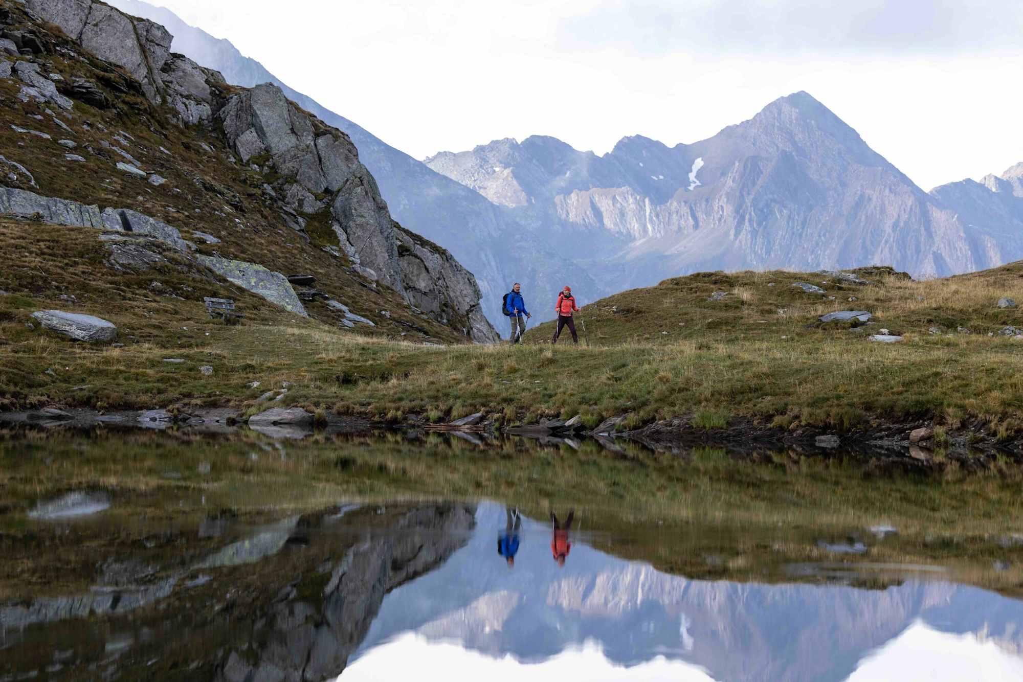Am vierten Tag der Bergzeit Alpenüberquerung geht es durch die Zillertaler Alpen.