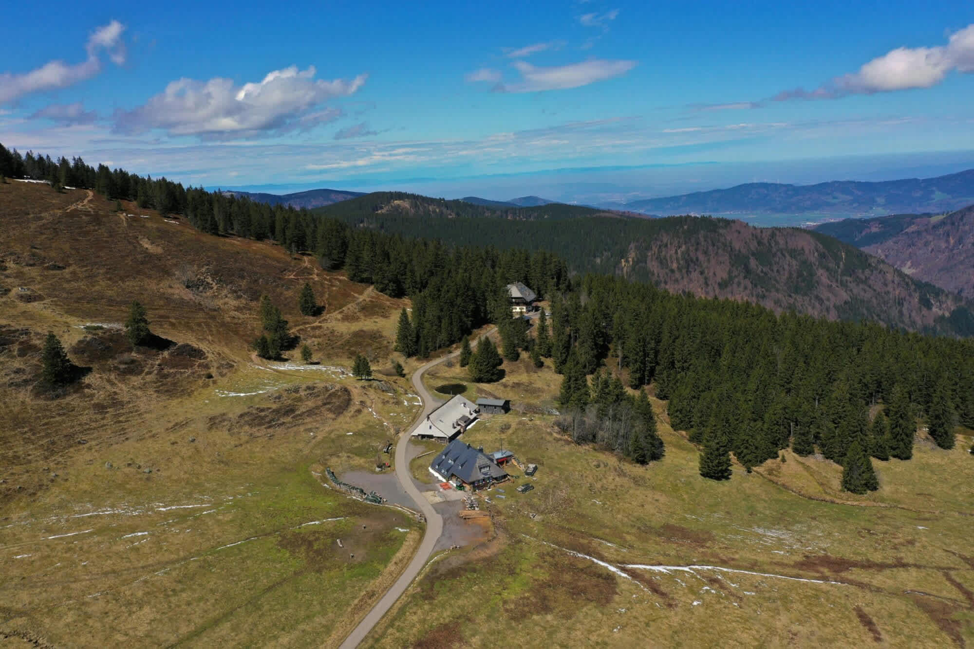 Blick auf die Baldenweger Hütte im Schwarzwald