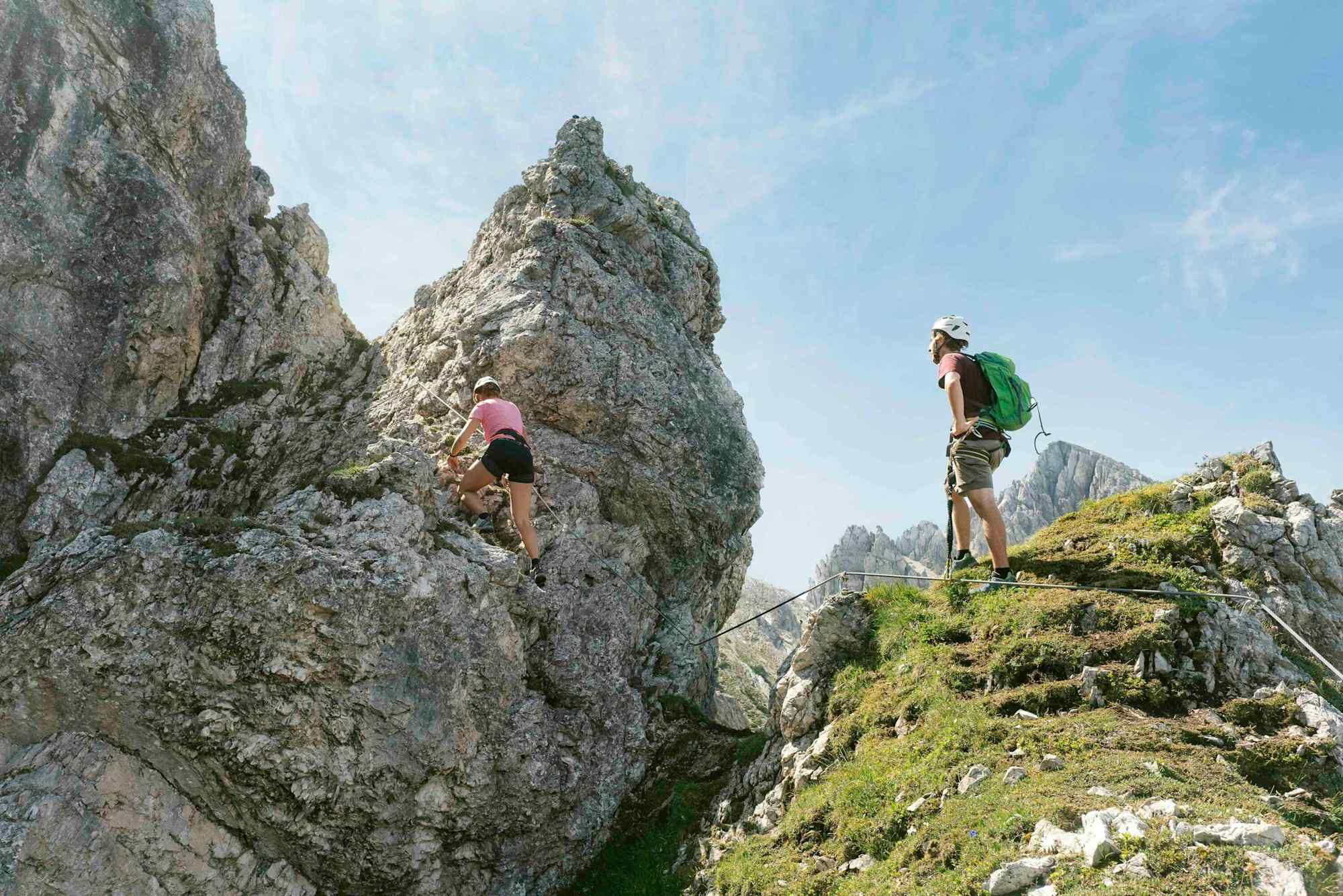 Über kleine Schultern und Scharten geht es im ersten Teil des Seefelder Klettersteiges aufwärts.