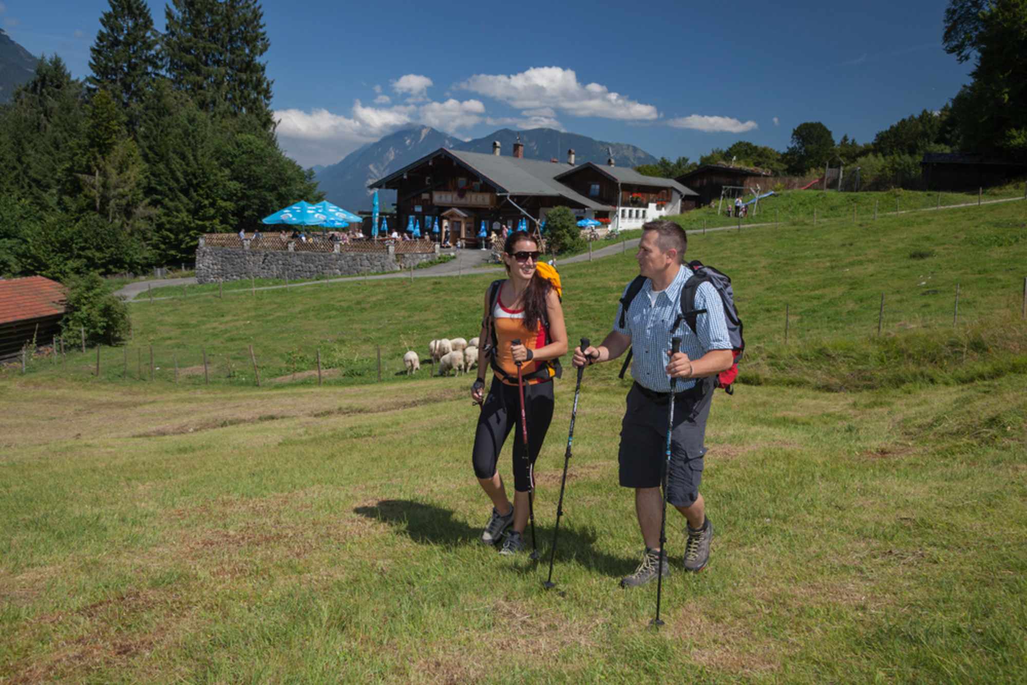 Auf der urigen Neuneralm kann man gemütlich einkehren.