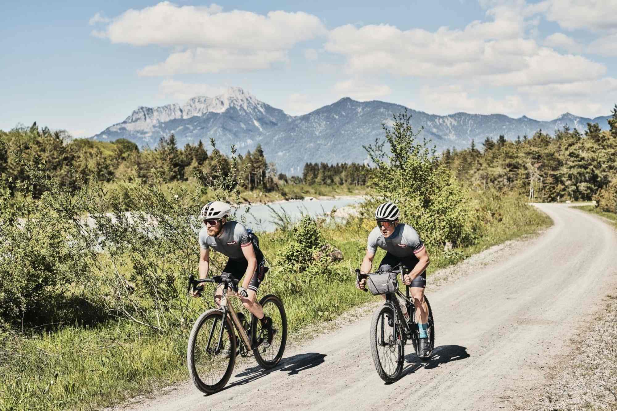 Mit dem Bike macht man entlang des Lechs schnell Meter.