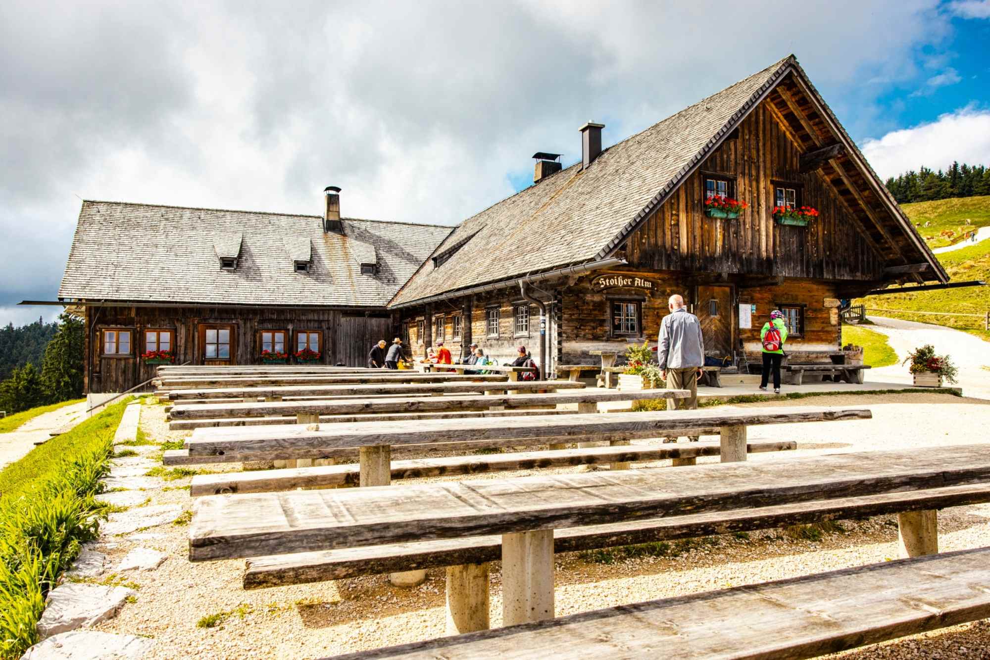 Der Gastgarten der Stoißer Alm