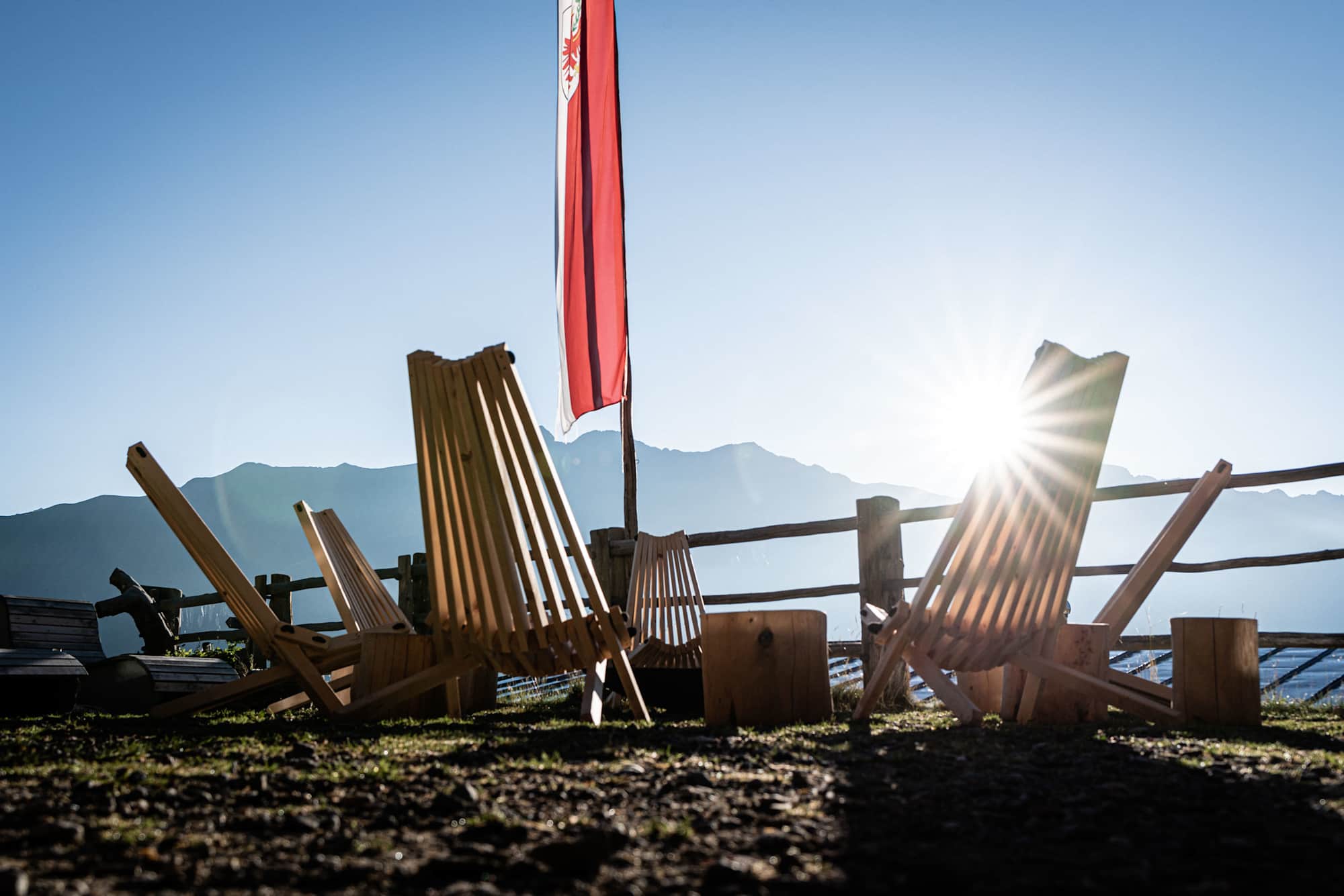 Sonnenstühle auf der Kloster Alm