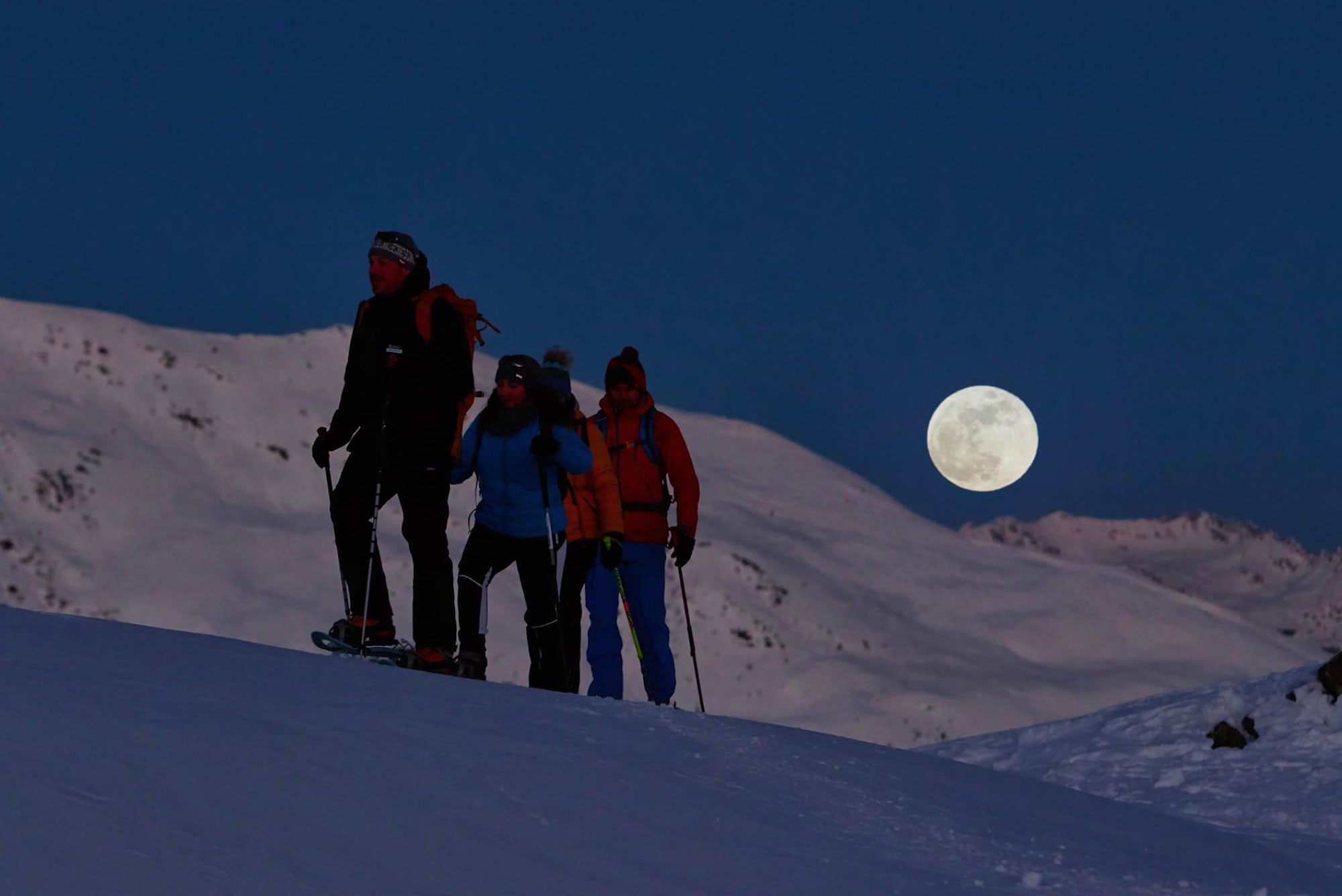 Schneewanderung bei Vollmond in Kals am Großglockner.