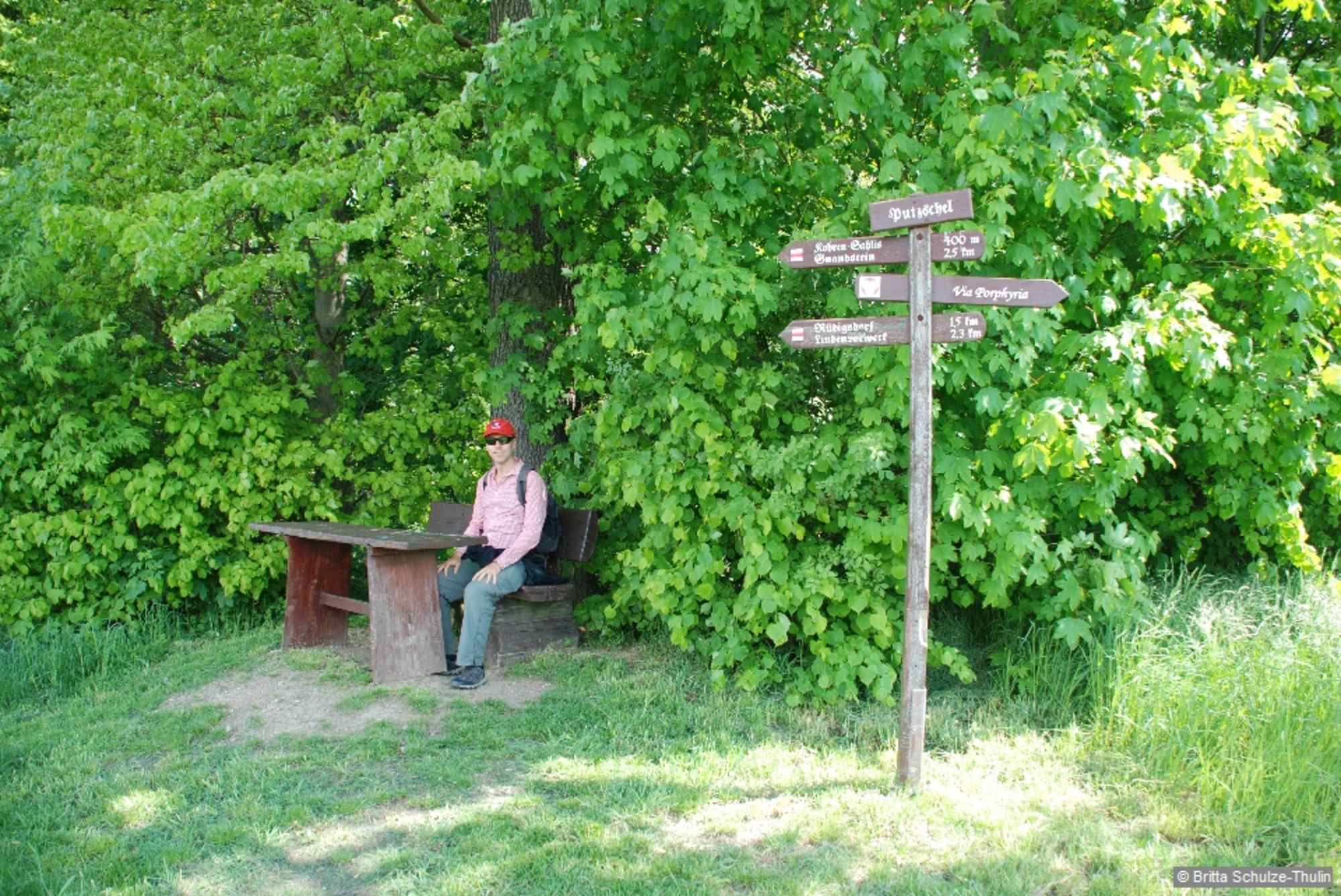 Der Rückweg erfolgt durch Wald und Feld zum Aussichtspunkt Putzschel, bevor wir durch den hübschen Kohrener Ortskern zum Ausgangspunkt zurückkehren.
