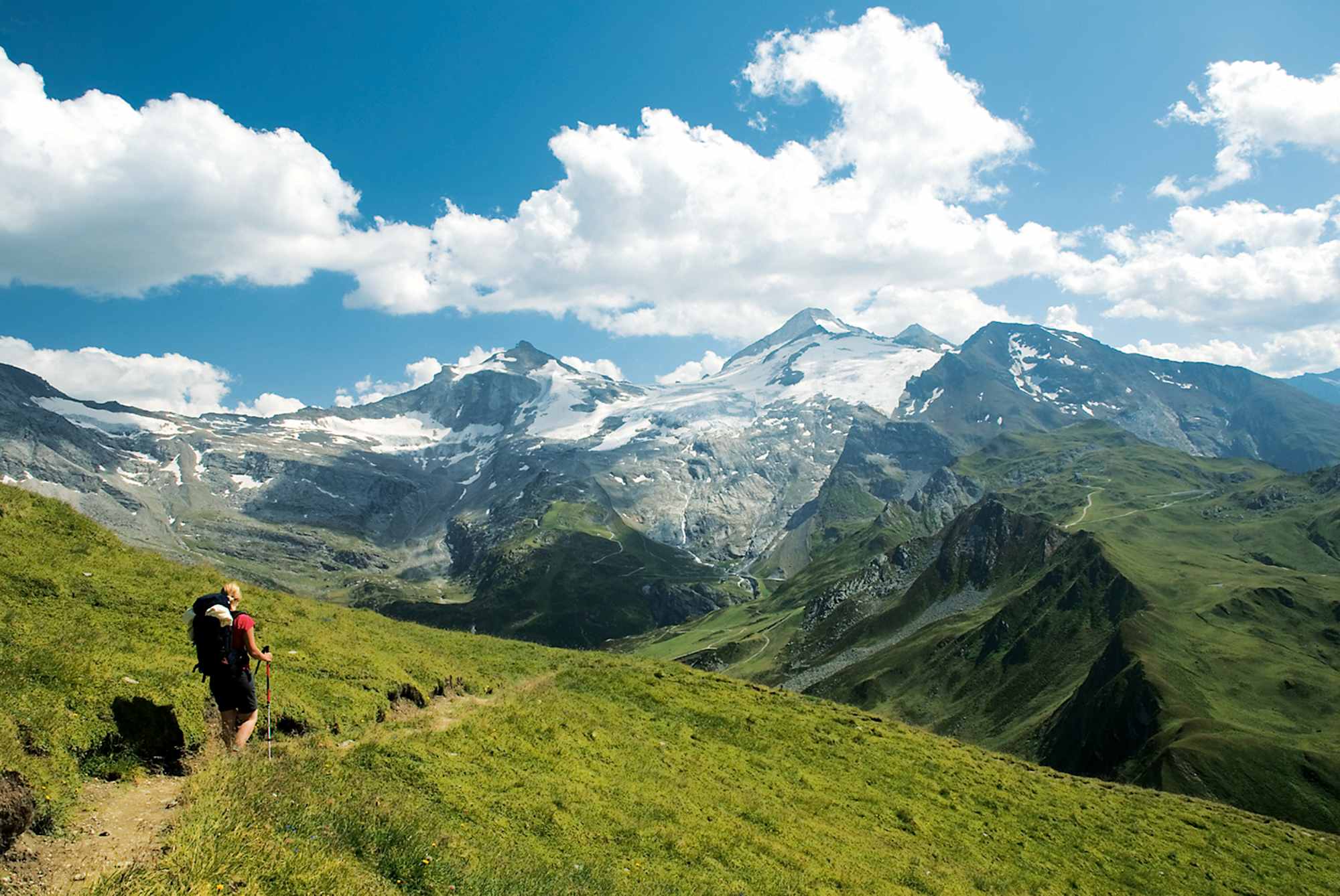Wandern mit Panoramablick: Olperer mit Tuxer Ferner, Gefrorene-Wand-Spitzen und Friesenbergscharte (von rechts nach links).