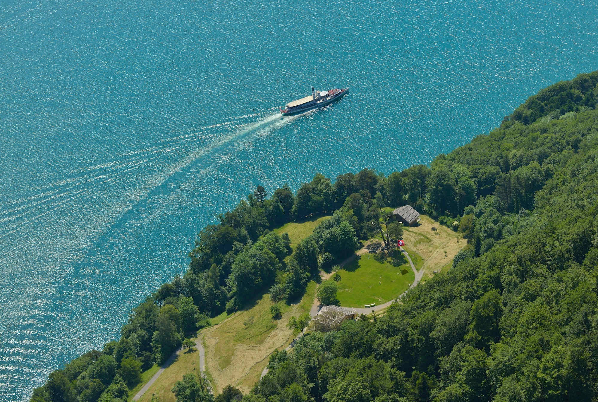 Rütli von oben mit See