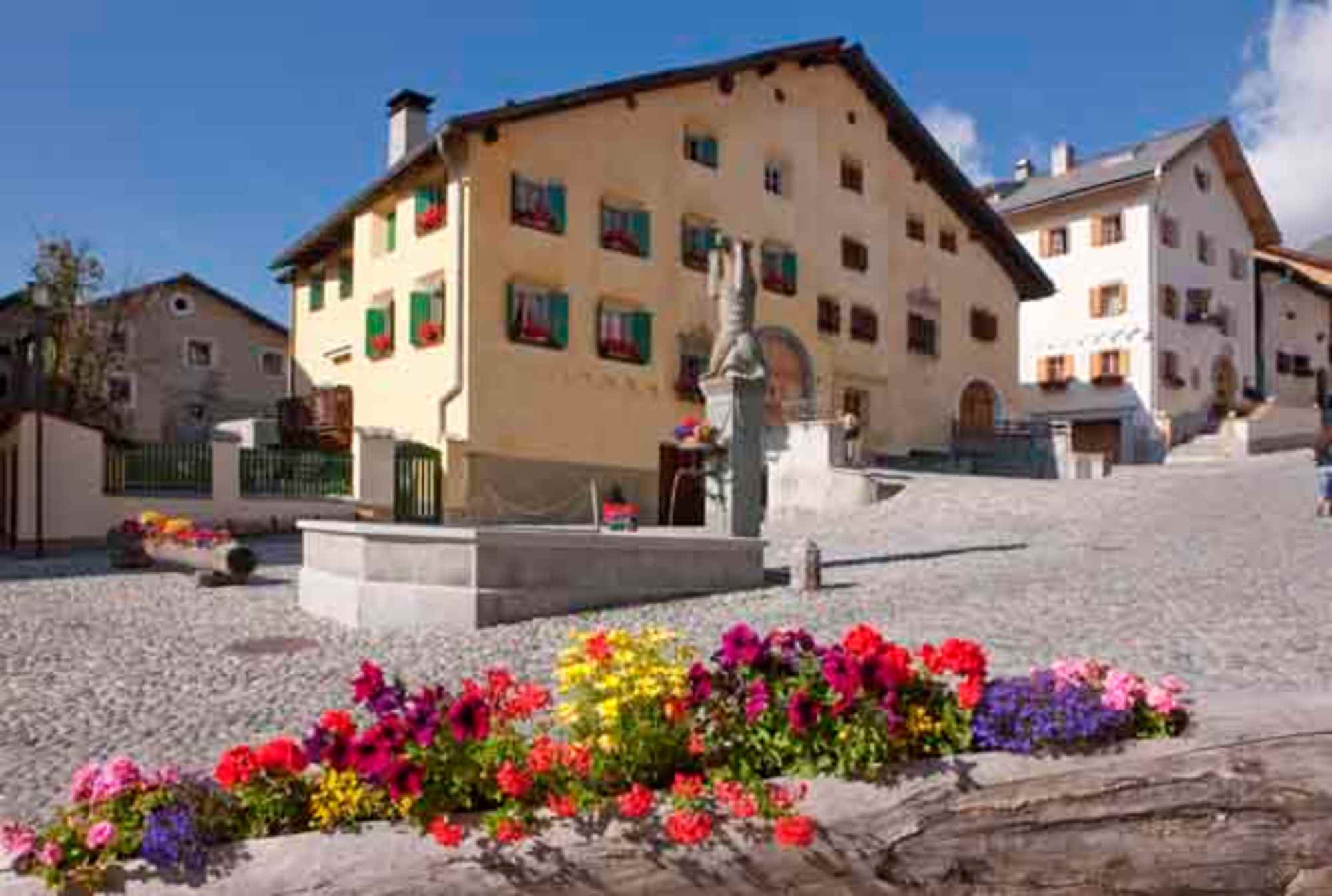 Dorfplatz von Zuoz
