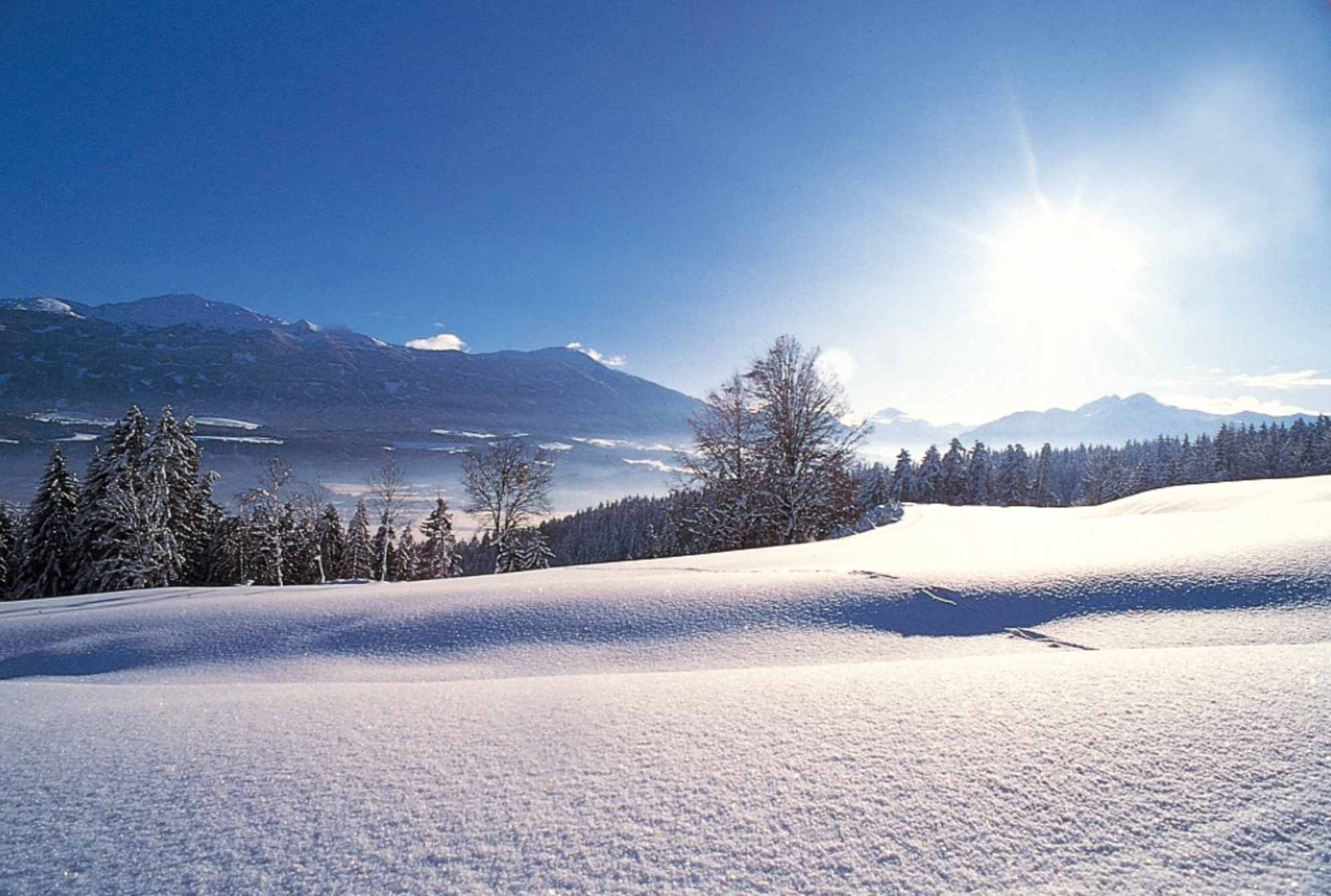 Wunderschöne Aussicht am Adolf Pichler Weg über dem Inntal. 