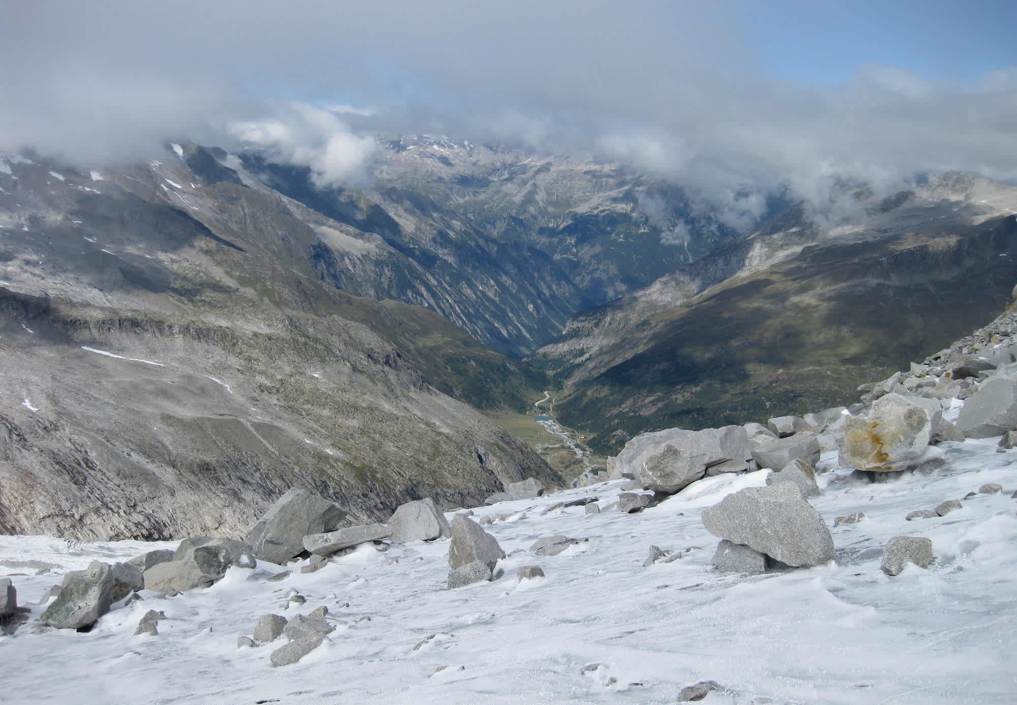 Weitblick zur Alpenrosen Hütte