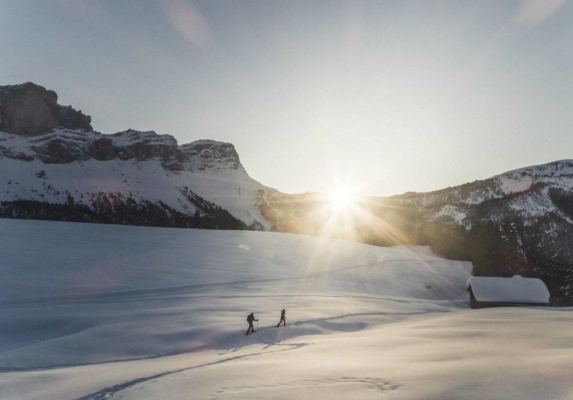Schneeschuhwandern in Villnöss, im Naturpark Puez-Geisler.